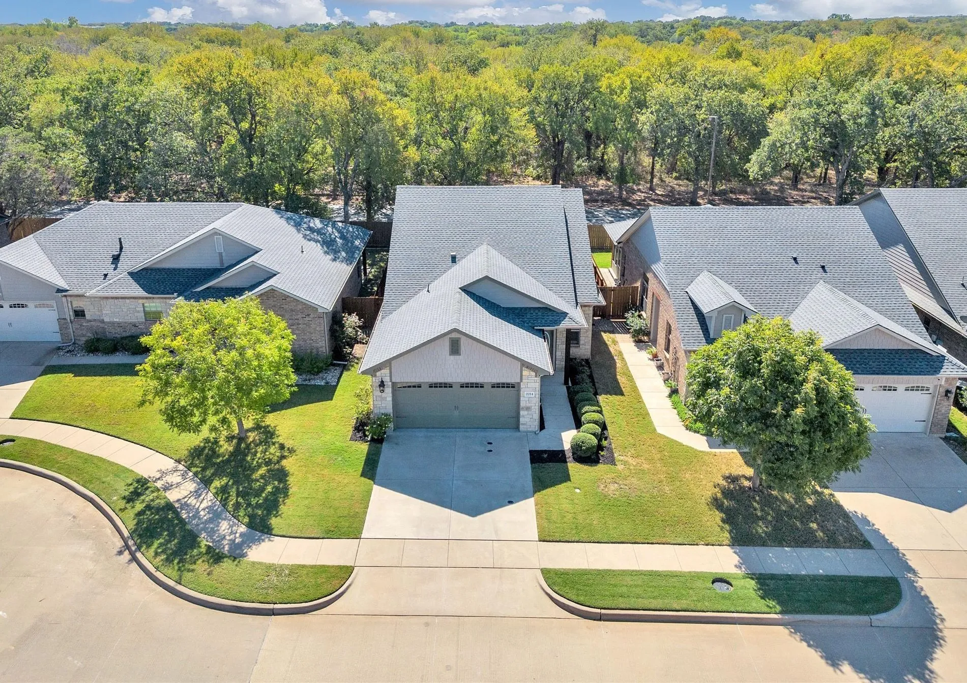 Single Family Residence For Sale in Hood County , 2214 Cobblestone Court, Granbury, Texas 76049, 3 Bedroom, 2 Bathroom, 2 Garage spaces, 1,440 Sqft, built in 2014, Preowned, Price $324,900, mls#21208590, Real Estate Agent in Granbury, Homes For Sale in Hood county, Homes For Sale in Granbury, Realtor in Granbury Texas, Real Estate Brokerage Independent Realty Texas, Luminita Cordes Realtor