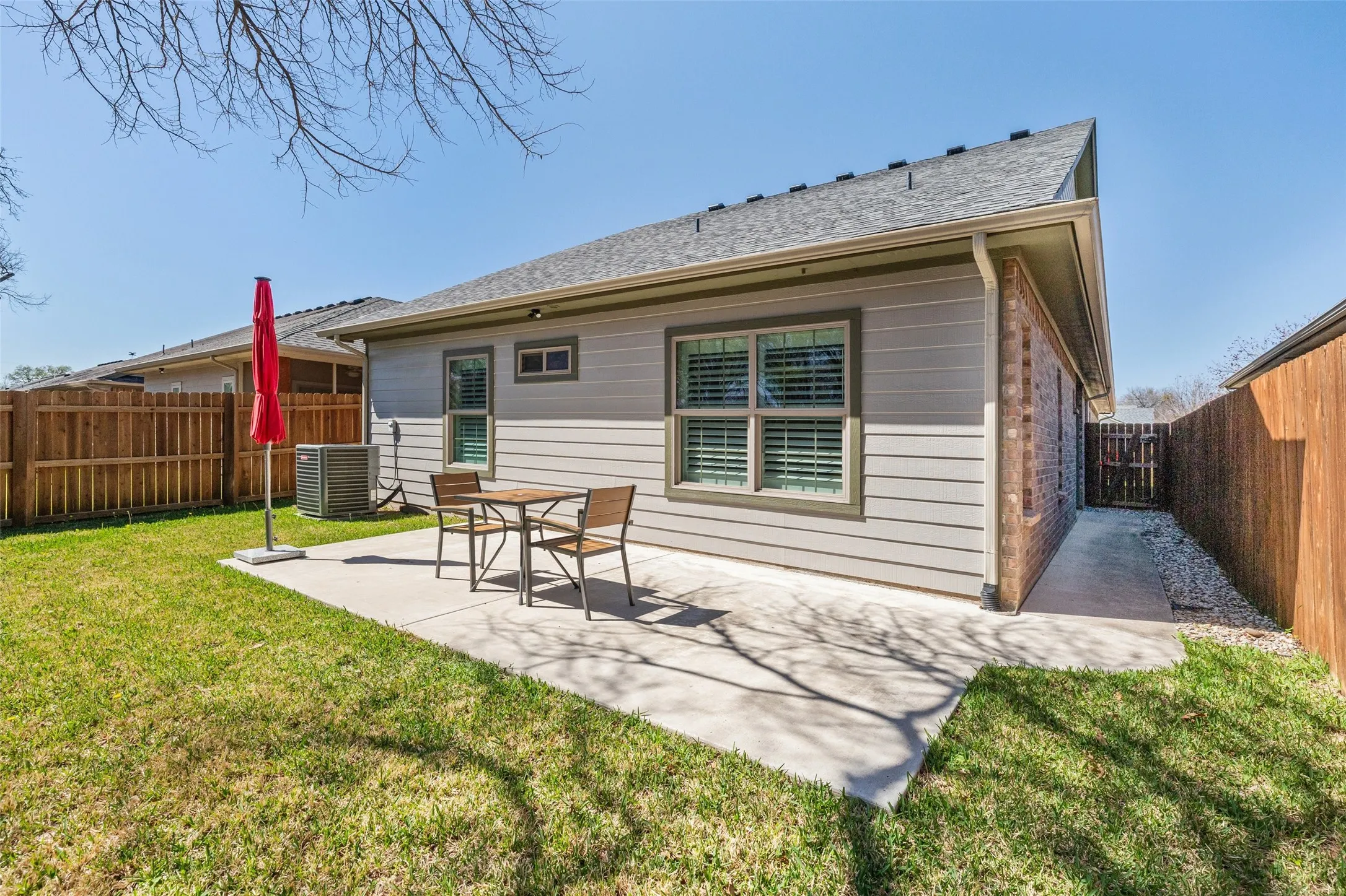 Single Family Residence For Sale in Hood County , 2214 Cobblestone Court, Granbury, Texas 76049, 3 Bedroom, 2 Bathroom, 2 Garage spaces, 1,440 Sqft, built in 2014, Preowned, Price $324,900, mls#21208590, Real Estate Agent in Granbury, Homes For Sale in Hood county, Homes For Sale in Granbury, Realtor in Granbury Texas, Real Estate Brokerage Independent Realty Texas, Luminita Cordes Realtor