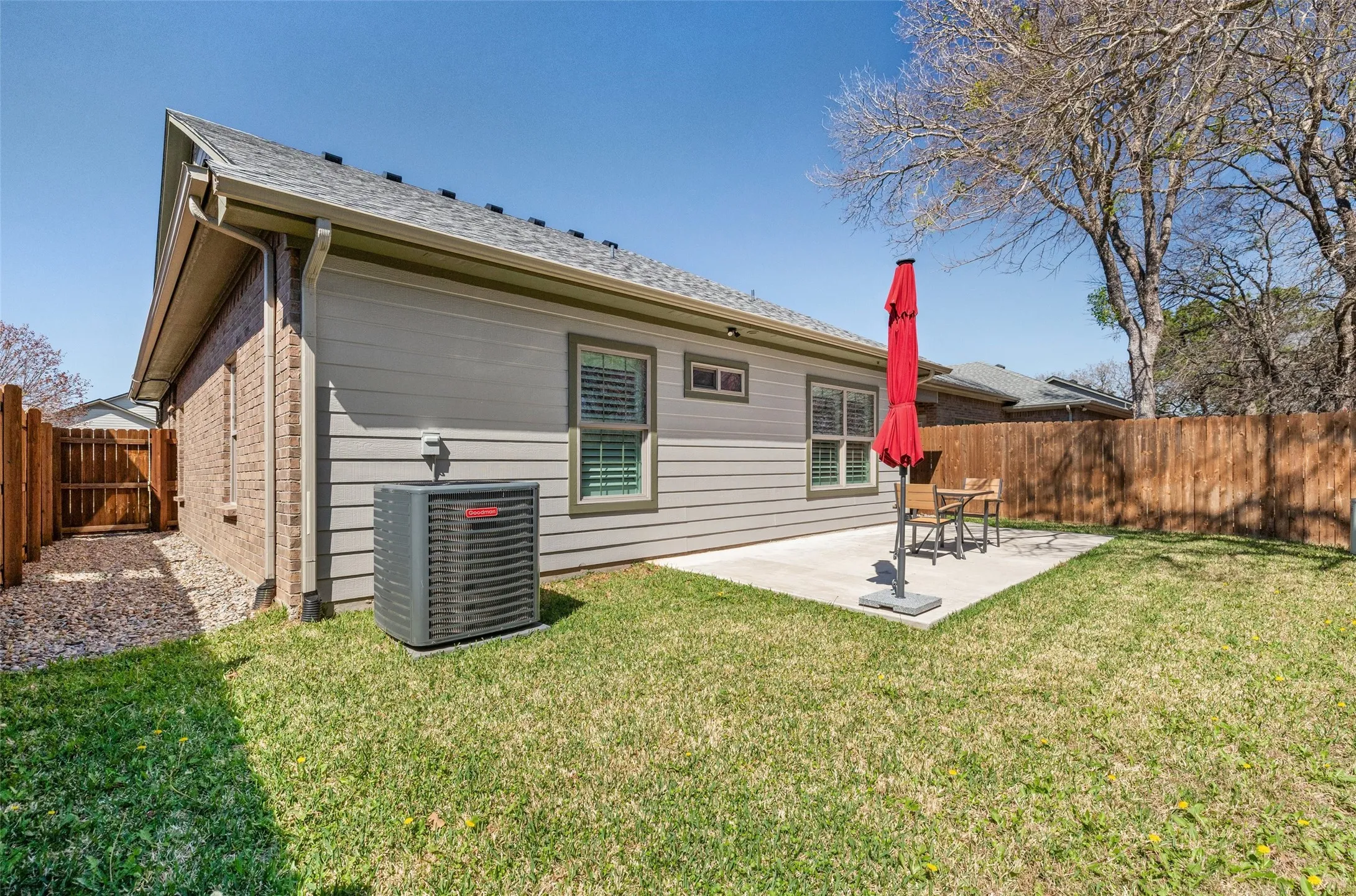 Single Family Residence For Sale in Hood County , 2214 Cobblestone Court, Granbury, Texas 76049, 3 Bedroom, 2 Bathroom, 2 Garage spaces, 1,440 Sqft, built in 2014, Preowned, Price $324,900, mls#21208590, Real Estate Agent in Granbury, Homes For Sale in Hood county, Homes For Sale in Granbury, Realtor in Granbury Texas, Real Estate Brokerage Independent Realty Texas, Luminita Cordes Realtor