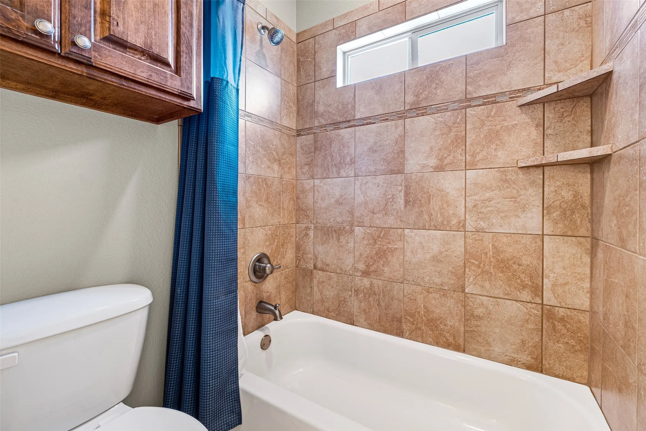 Single Family Residence For Sale in Hood County , 2214 Cobblestone Court, Granbury, Texas 76049, 3 Bedroom, 2 Bathroom, 2 Garage spaces, 1,440 Sqft, built in 2014, Preowned, Price $324,900, mls#21208590, Real Estate Agent in Granbury, Homes For Sale in Hood county, Homes For Sale in Granbury, Realtor in Granbury Texas, Real Estate Brokerage Independent Realty Texas, Luminita Cordes Realtor