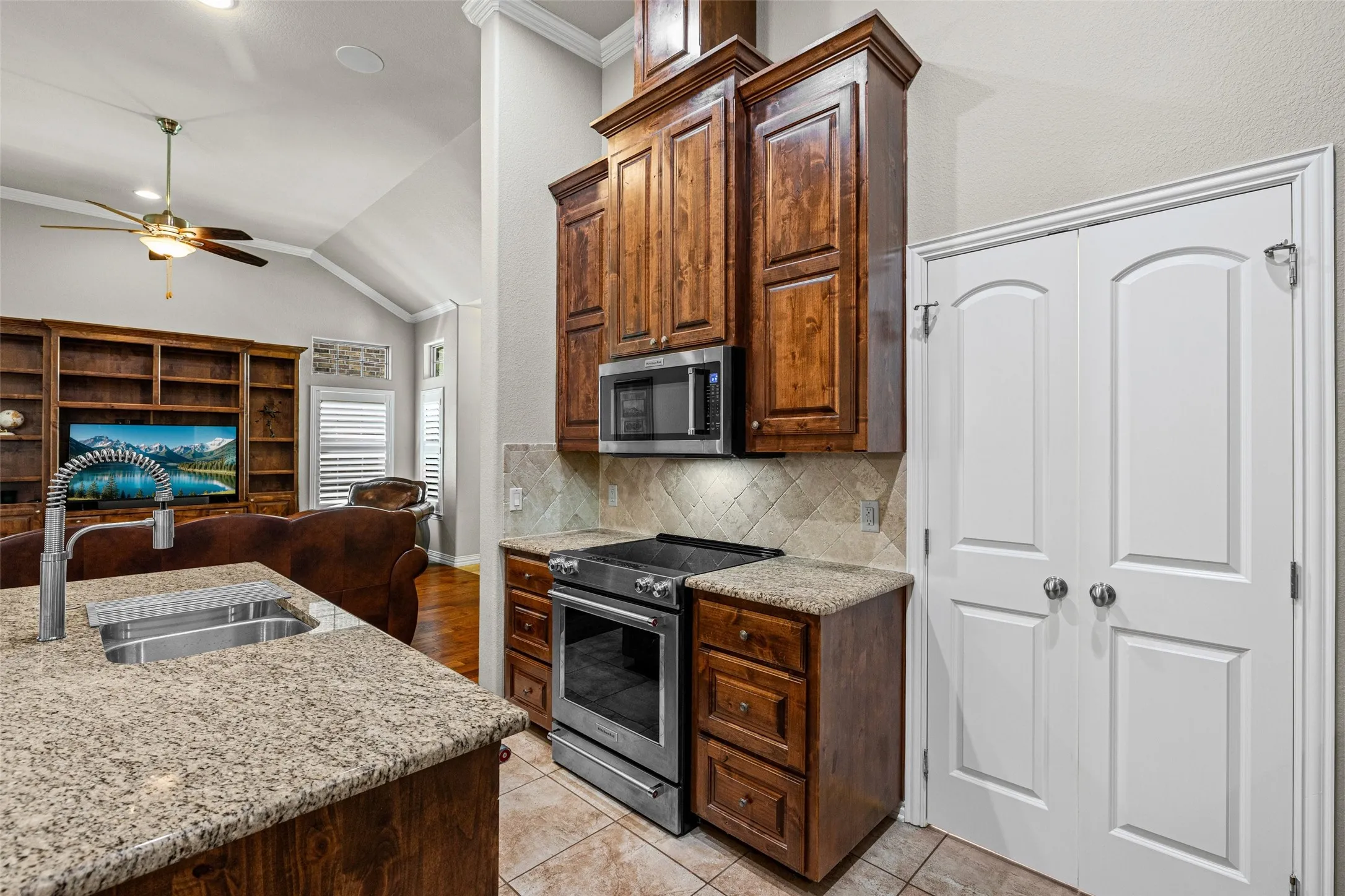 Single Family Residence For Sale in Hood County , 2214 Cobblestone Court, Granbury, Texas 76049, 3 Bedroom, 2 Bathroom, 2 Garage spaces, 1,440 Sqft, built in 2014, Preowned, Price $324,900, mls#21208590, Real Estate Agent in Granbury, Homes For Sale in Hood county, Homes For Sale in Granbury, Realtor in Granbury Texas, Real Estate Brokerage Independent Realty Texas, Luminita Cordes Realtor