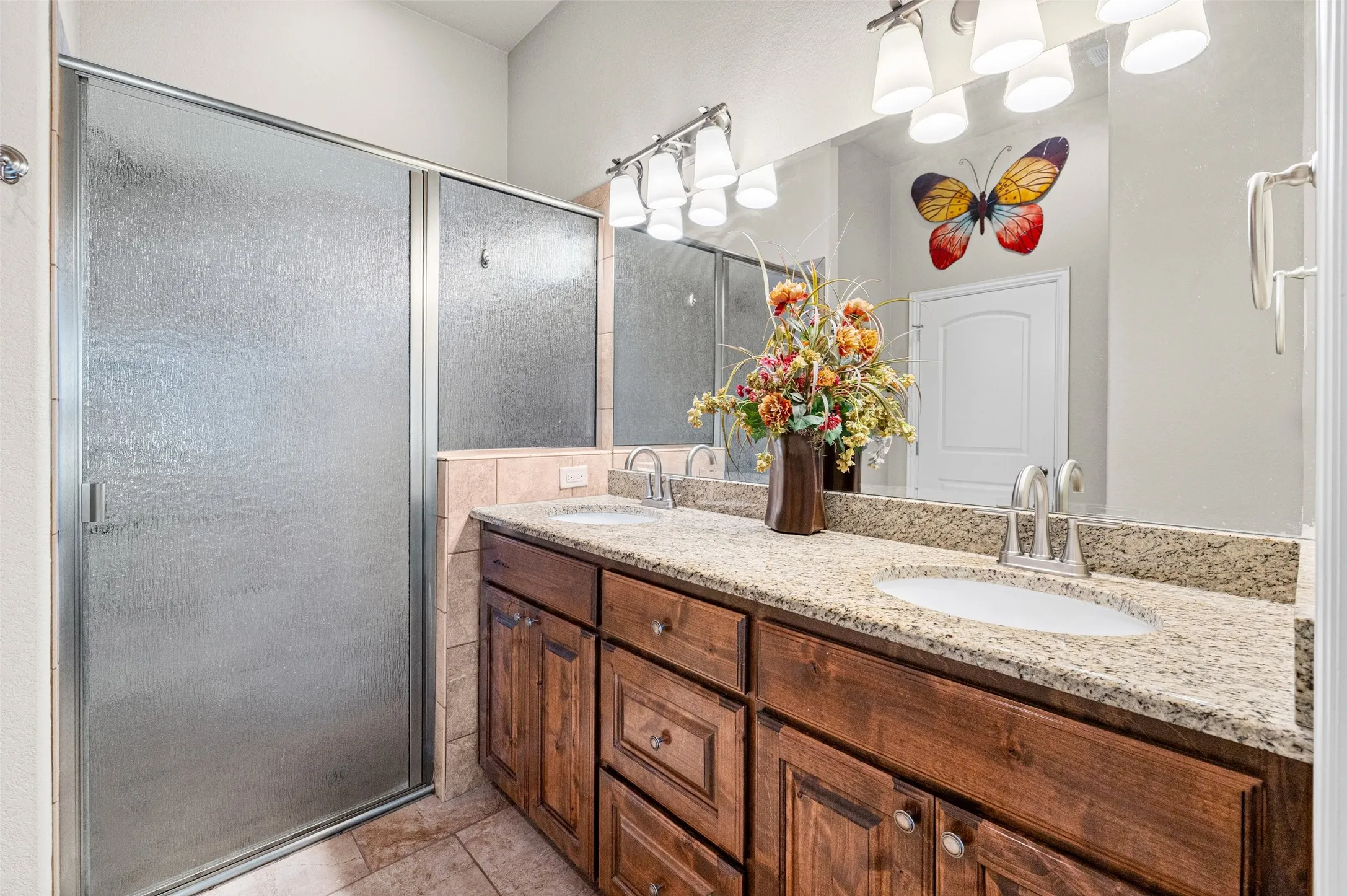 Single Family Residence For Sale in Hood County , 2214 Cobblestone Court, Granbury, Texas 76049, 3 Bedroom, 2 Bathroom, 2 Garage spaces, 1,440 Sqft, built in 2014, Preowned, Price $324,900, mls#21208590, Real Estate Agent in Granbury, Homes For Sale in Hood county, Homes For Sale in Granbury, Realtor in Granbury Texas, Real Estate Brokerage Independent Realty Texas, Luminita Cordes Realtor