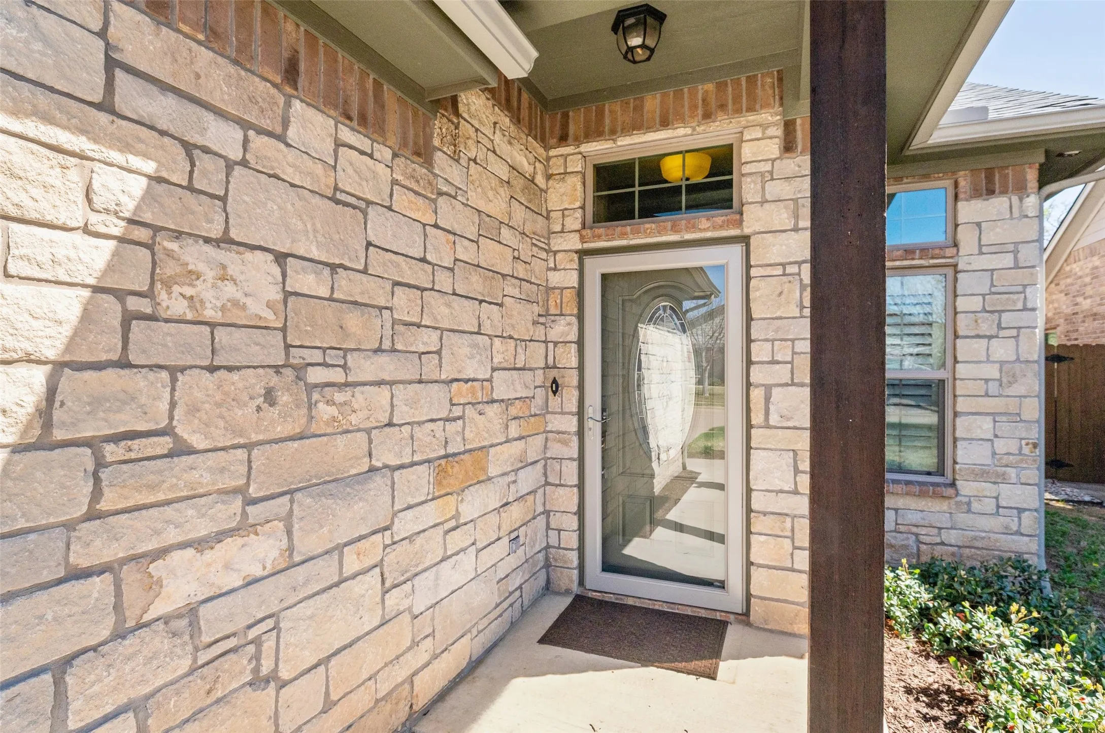 Single Family Residence For Sale in Hood County , 2214 Cobblestone Court, Granbury, Texas 76049, 3 Bedroom, 2 Bathroom, 2 Garage spaces, 1,440 Sqft, built in 2014, Preowned, Price $324,900, mls#21208590, Real Estate Agent in Granbury, Homes For Sale in Hood county, Homes For Sale in Granbury, Realtor in Granbury Texas, Real Estate Brokerage Independent Realty Texas, Luminita Cordes Realtor
