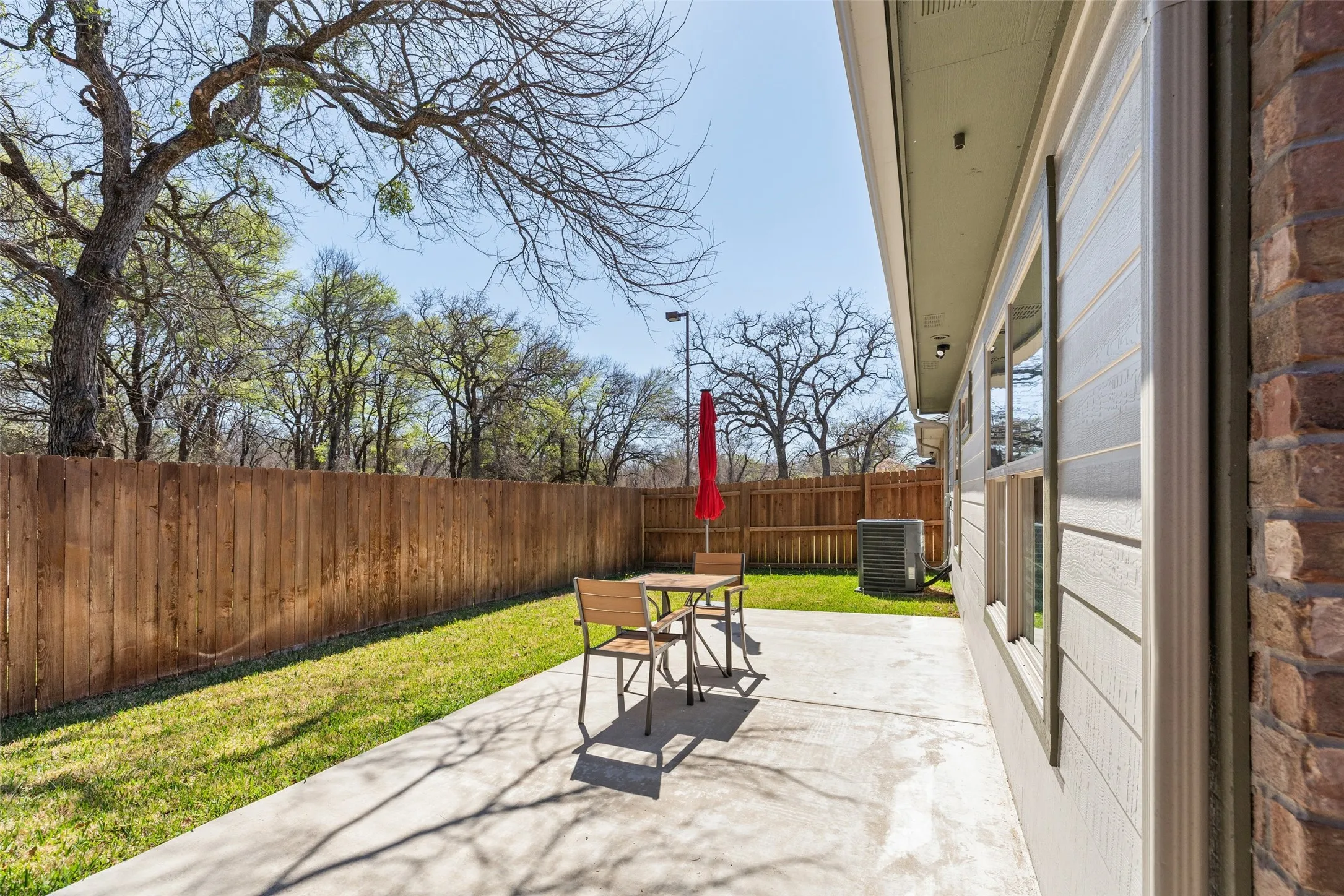 Single Family Residence For Sale in Hood County , 2214 Cobblestone Court, Granbury, Texas 76049, 3 Bedroom, 2 Bathroom, 2 Garage spaces, 1,440 Sqft, built in 2014, Preowned, Price $324,900, mls#21208590, Real Estate Agent in Granbury, Homes For Sale in Hood county, Homes For Sale in Granbury, Realtor in Granbury Texas, Real Estate Brokerage Independent Realty Texas, Luminita Cordes Realtor