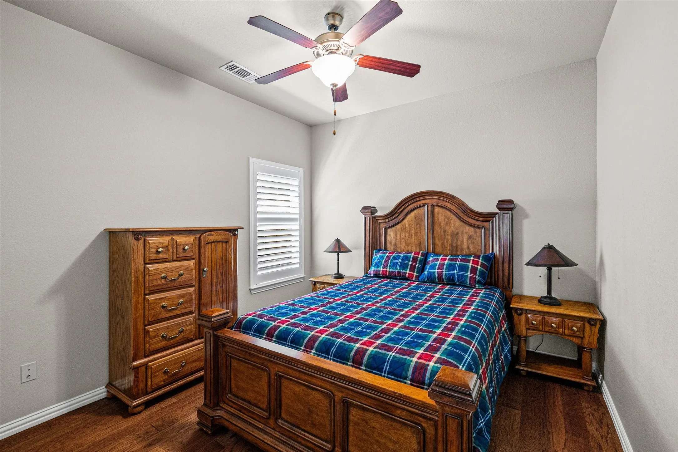 Single Family Residence For Sale in Hood County , 2214 Cobblestone Court, Granbury, Texas 76049, 3 Bedroom, 2 Bathroom, 2 Garage spaces, 1,440 Sqft, built in 2014, Preowned, Price $324,900, mls#21208590, Real Estate Agent in Granbury, Homes For Sale in Hood county, Homes For Sale in Granbury, Realtor in Granbury Texas, Real Estate Brokerage Independent Realty Texas, Luminita Cordes Realtor