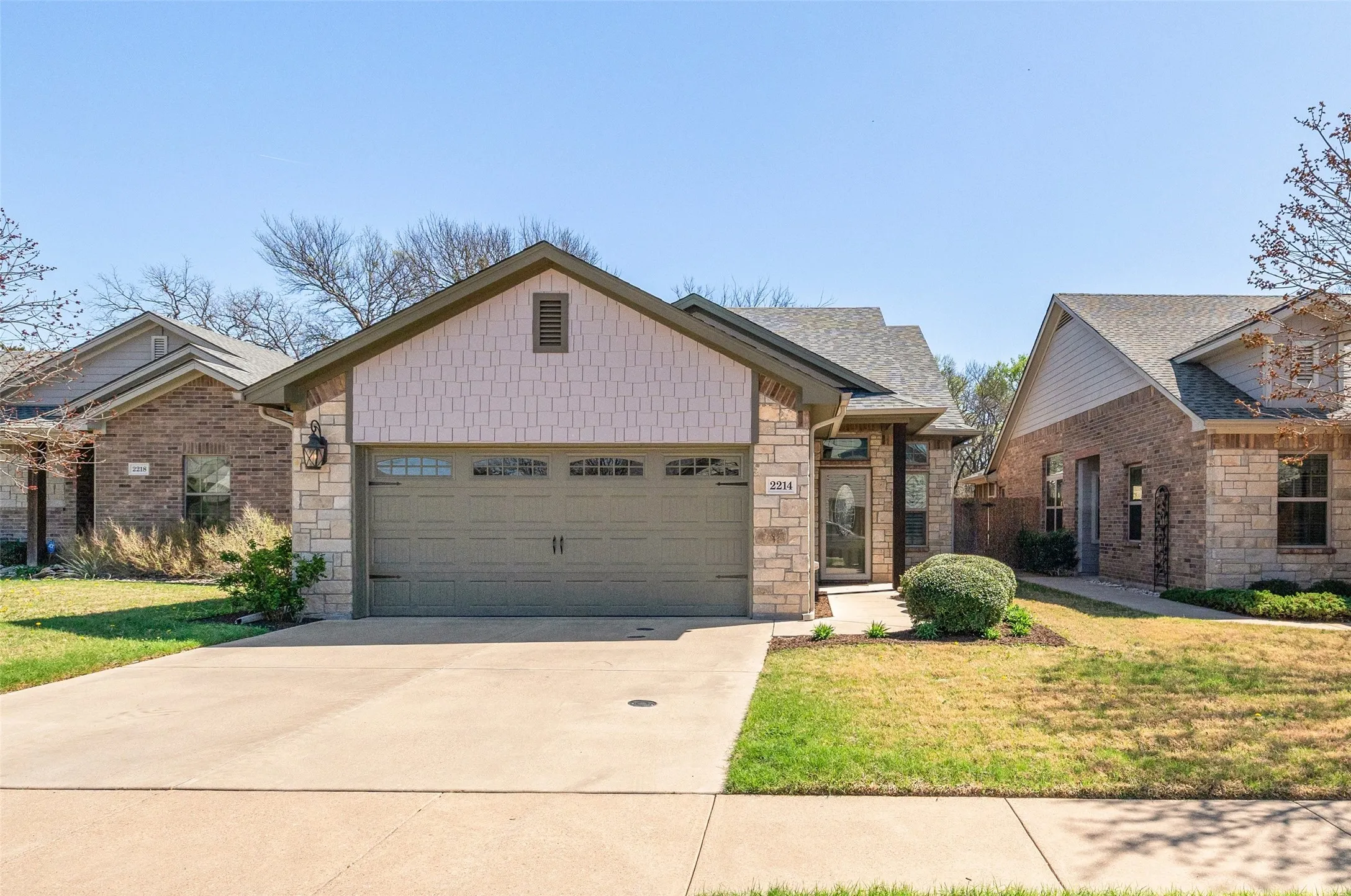 Single Family Residence For Sale in Hood County , 2214 Cobblestone Court, Granbury, Texas 76049, 3 Bedroom, 2 Bathroom, 2 Garage spaces, 1,440 Sqft, built in 2014, Preowned, Price $324,900, mls#21208590, Real Estate Agent in Granbury, Homes For Sale in Hood county, Homes For Sale in Granbury, Realtor in Granbury Texas, Real Estate Brokerage Independent Realty Texas, Luminita Cordes Realtor