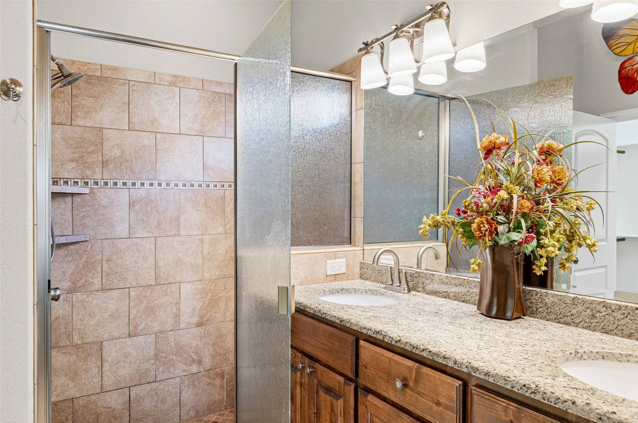 Single Family Residence For Sale in Hood County , 2214 Cobblestone Court, Granbury, Texas 76049, 3 Bedroom, 2 Bathroom, 2 Garage spaces, 1,440 Sqft, built in 2014, Preowned, Price $324,900, mls#21208590, Real Estate Agent in Granbury, Homes For Sale in Hood county, Homes For Sale in Granbury, Realtor in Granbury Texas, Real Estate Brokerage Independent Realty Texas, Luminita Cordes Realtor