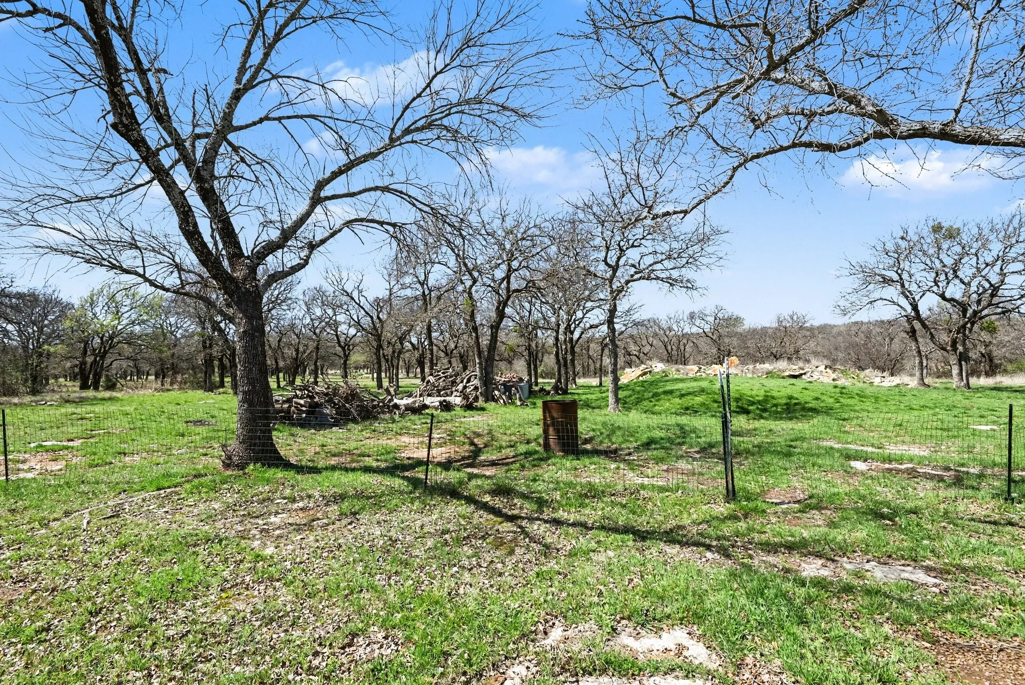 Single Family Residence For Sale in Wise County , 192 Grand Harbor Boulevard, Chico, Texas 76431, 3 Bedroom, 4 Bathroom, 2 Garage spaces, 2,539 Sqft, built in 2021, Preowned, mls#21203885, Real Estate Agent in Chico, Homes For Sale in Wise county, Homes For Sale in Chico, Realtor in Chico Texas, Real Estate Brokerage Independent Realty Texas, Luminita Cordes Realtor