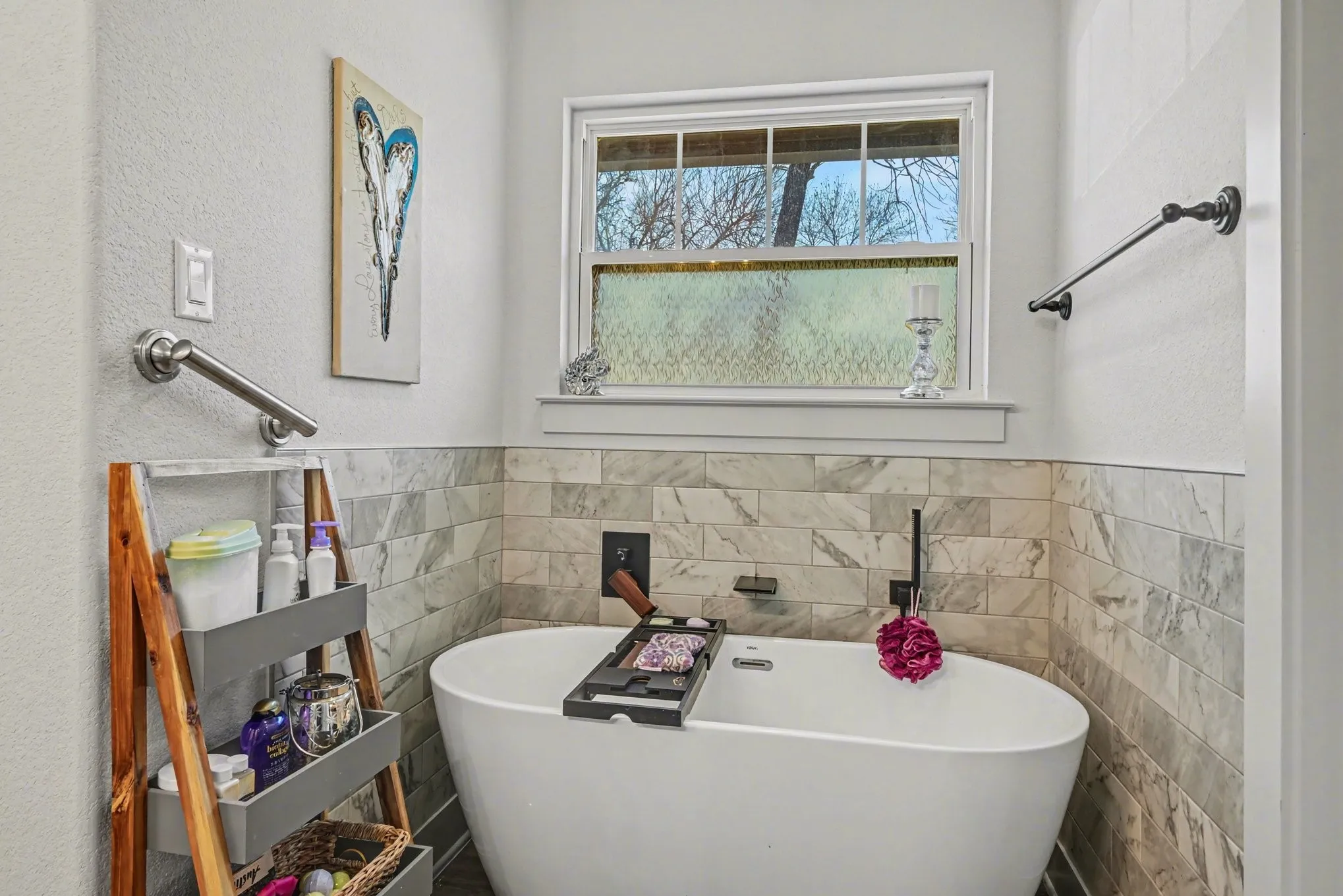 Single Family Residence For Sale in Wise County , 192 Grand Harbor Boulevard, Chico, Texas 76431, 3 Bedroom, 4 Bathroom, 2 Garage spaces, 2,539 Sqft, built in 2021, Preowned, mls#21203885, Real Estate Agent in Chico, Homes For Sale in Wise county, Homes For Sale in Chico, Realtor in Chico Texas, Real Estate Brokerage Independent Realty Texas, Luminita Cordes Realtor