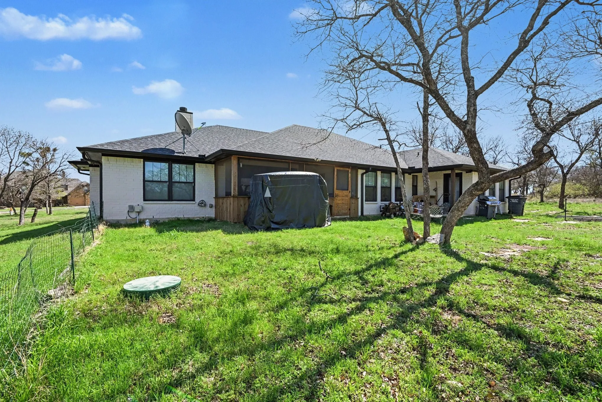 Single Family Residence For Sale in Wise County , 192 Grand Harbor Boulevard, Chico, Texas 76431, 3 Bedroom, 4 Bathroom, 2 Garage spaces, 2,539 Sqft, built in 2021, Preowned, mls#21203885, Real Estate Agent in Chico, Homes For Sale in Wise county, Homes For Sale in Chico, Realtor in Chico Texas, Real Estate Brokerage Independent Realty Texas, Luminita Cordes Realtor