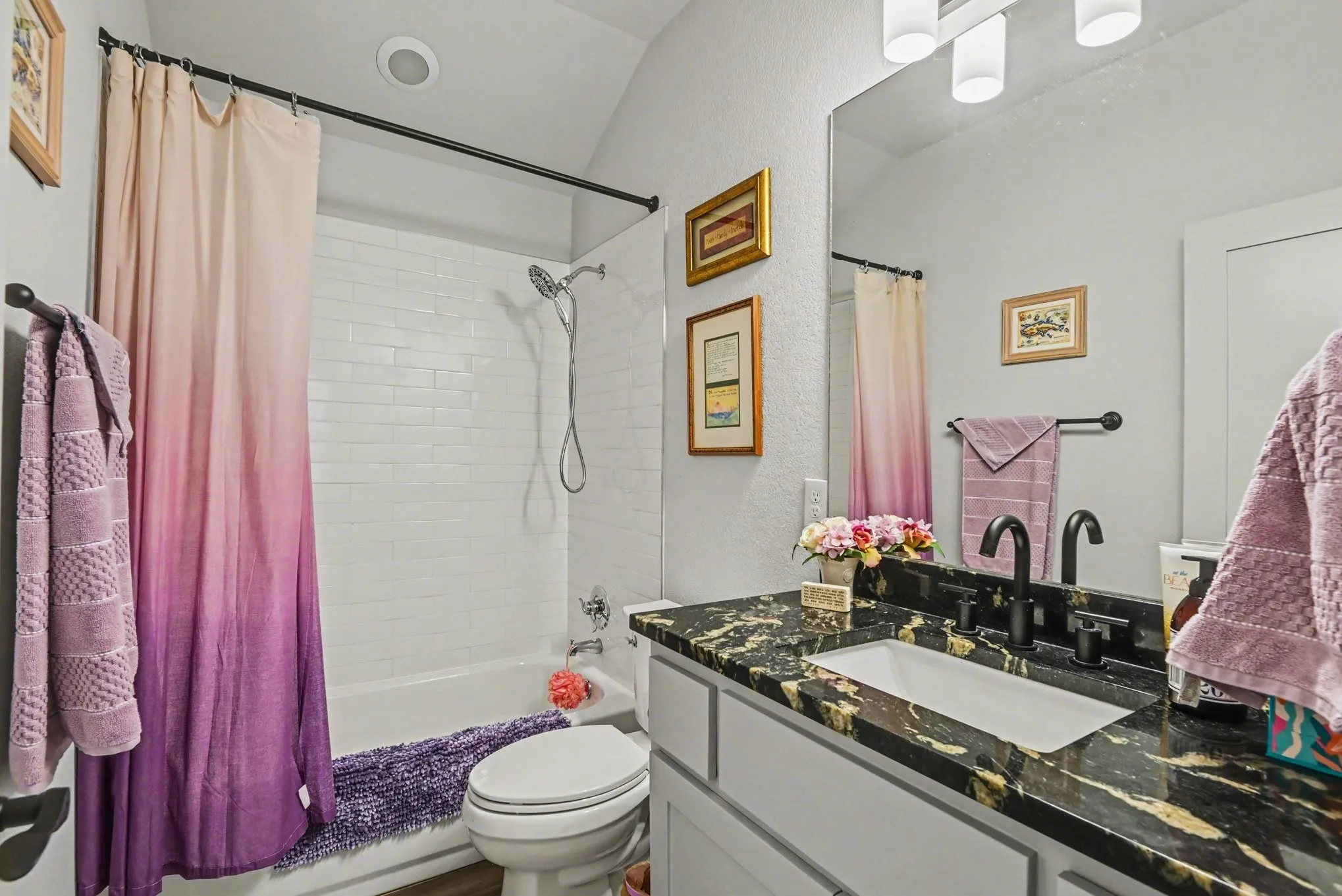 Single Family Residence For Sale in Wise County , 192 Grand Harbor Boulevard, Chico, Texas 76431, 3 Bedroom, 4 Bathroom, 2 Garage spaces, 2,539 Sqft, built in 2021, Preowned, mls#21203885, Real Estate Agent in Chico, Homes For Sale in Wise county, Homes For Sale in Chico, Realtor in Chico Texas, Real Estate Brokerage Independent Realty Texas, Luminita Cordes Realtor