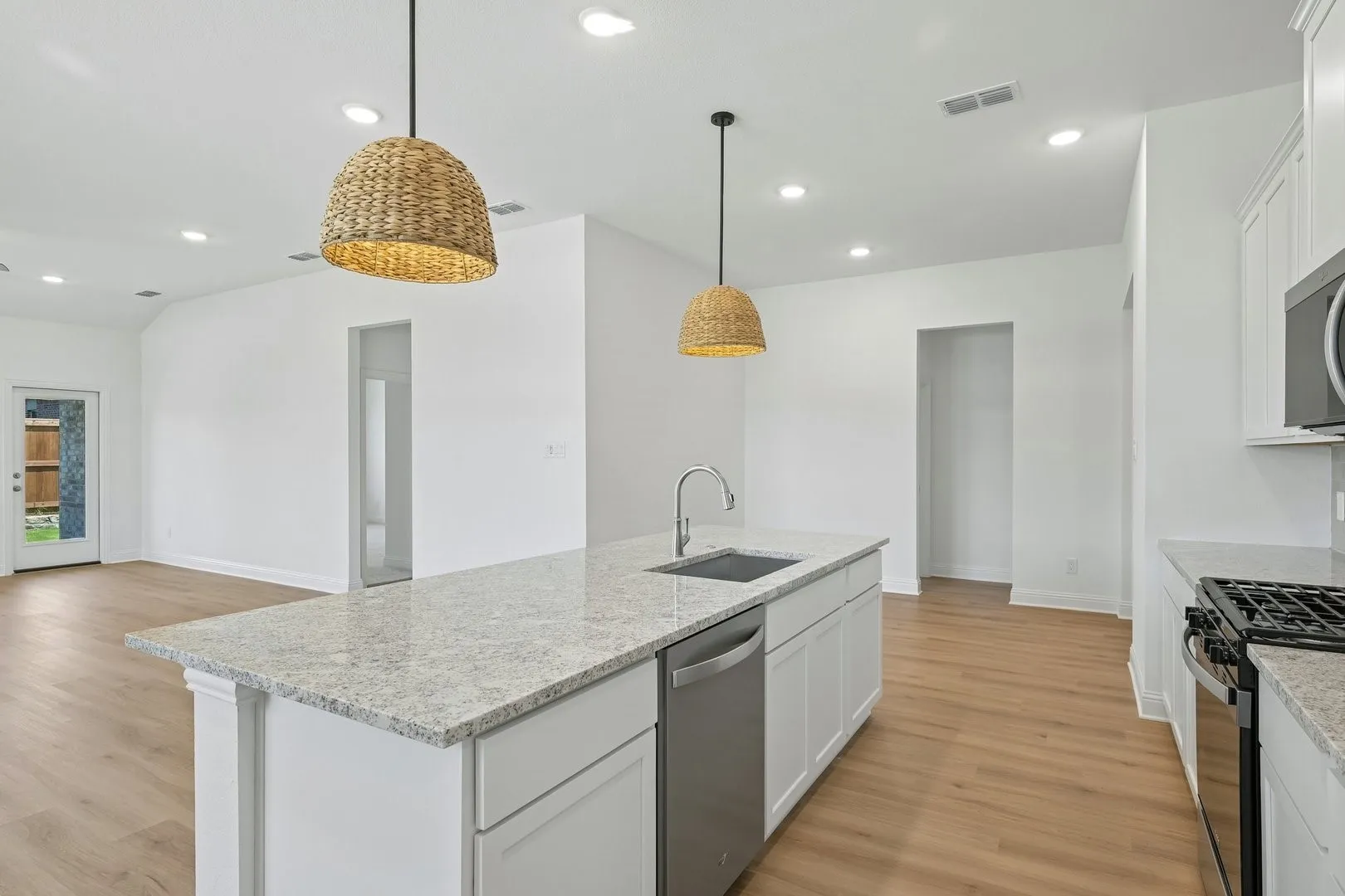 15-web-or-mls-Liberty Crossing Ave-S3107-015
