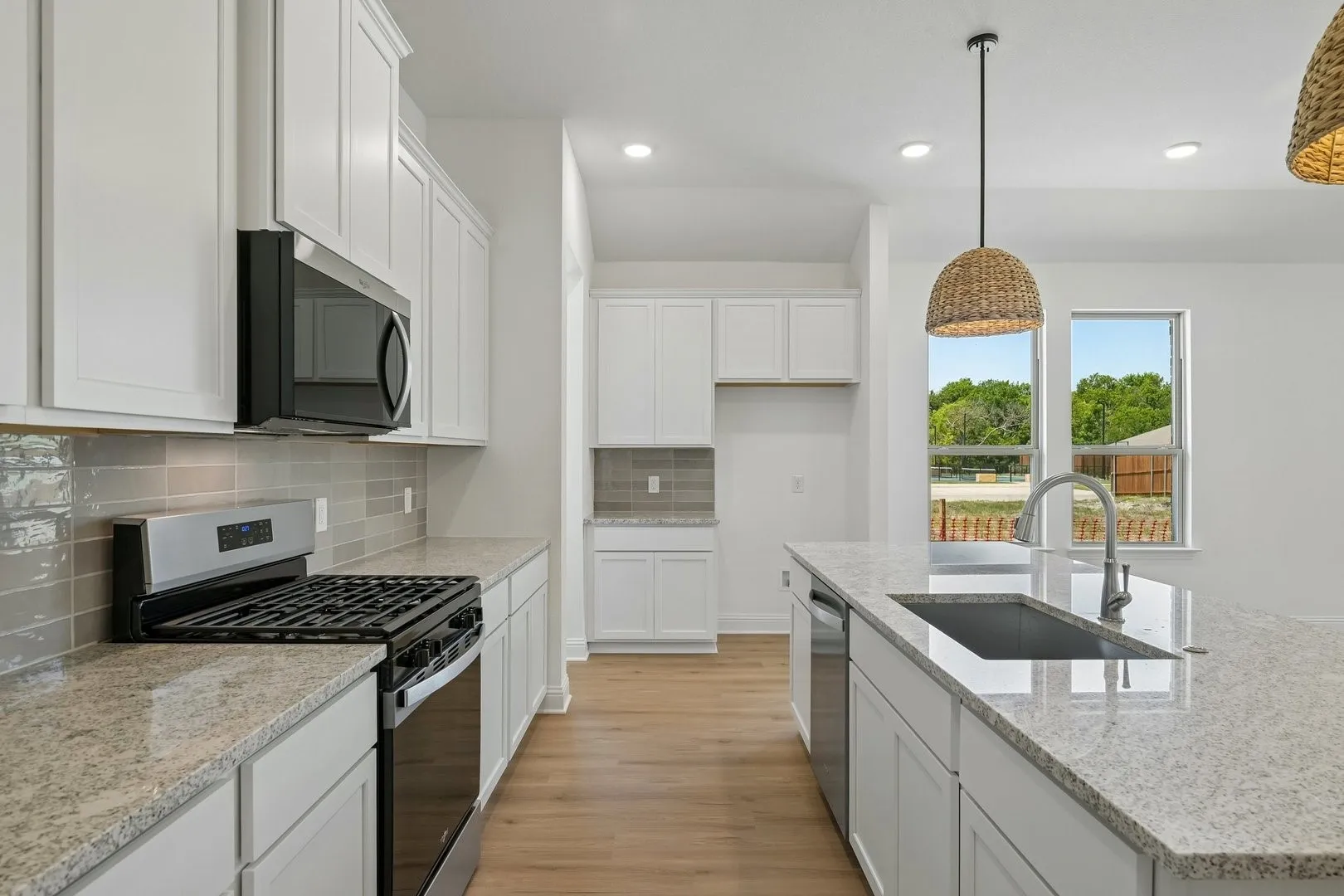 12-web-or-mls-Liberty Crossing Ave-S3107-012