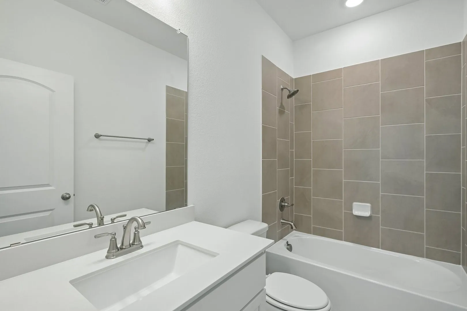 30-web-or-mls-Liberty Crossing Ave-S3107-030