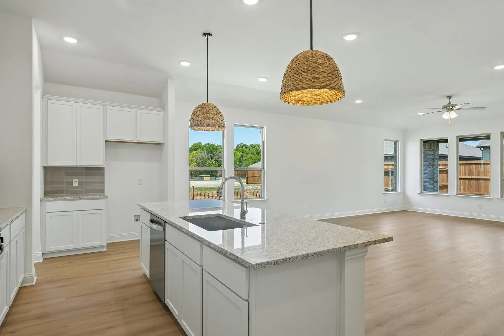 13-web-or-mls-Liberty Crossing Ave-S3107-013