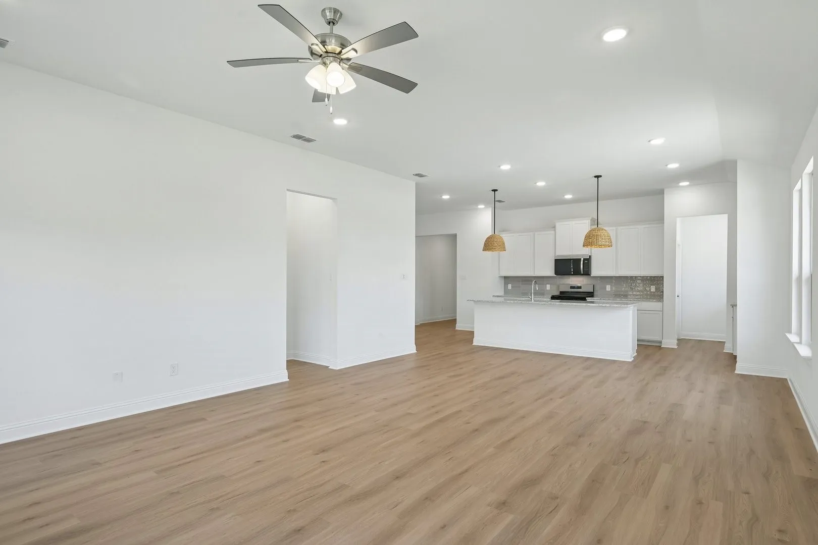 10-web-or-mls-Liberty Crossing Ave-S3107-010