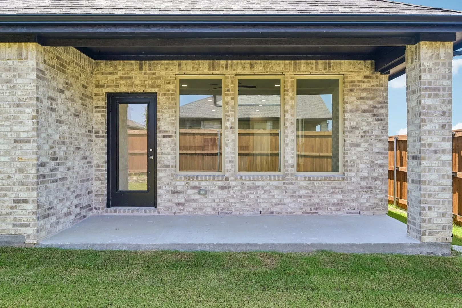 42-web-or-mls-Liberty Crossing Ave-S3107-042