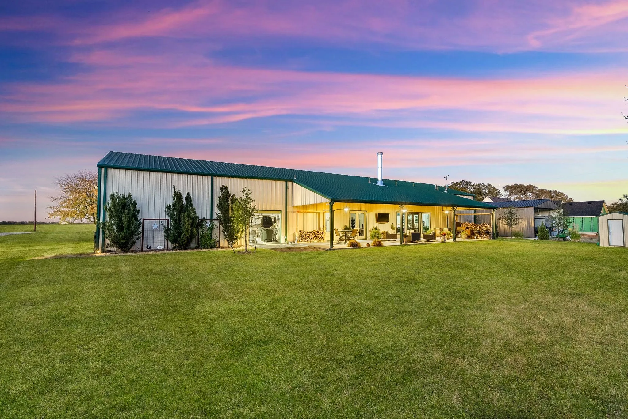 Single Family Residence For Sale in Grayson County , 650 Scoggins Road, Tioga, Texas 76271, 4 Bedroom, 3 Bathroom, 3 Garage spaces, 2,400 Sqft, built in 2016, Preowned, Price $1,299,000, mls#21203886, Real Estate Agent in Tioga, Homes For Sale in Grayson county, Homes For Sale in Tioga, Realtor in Tioga Texas, Real Estate Brokerage Independent Realty Texas, Luminita Cordes Realtor