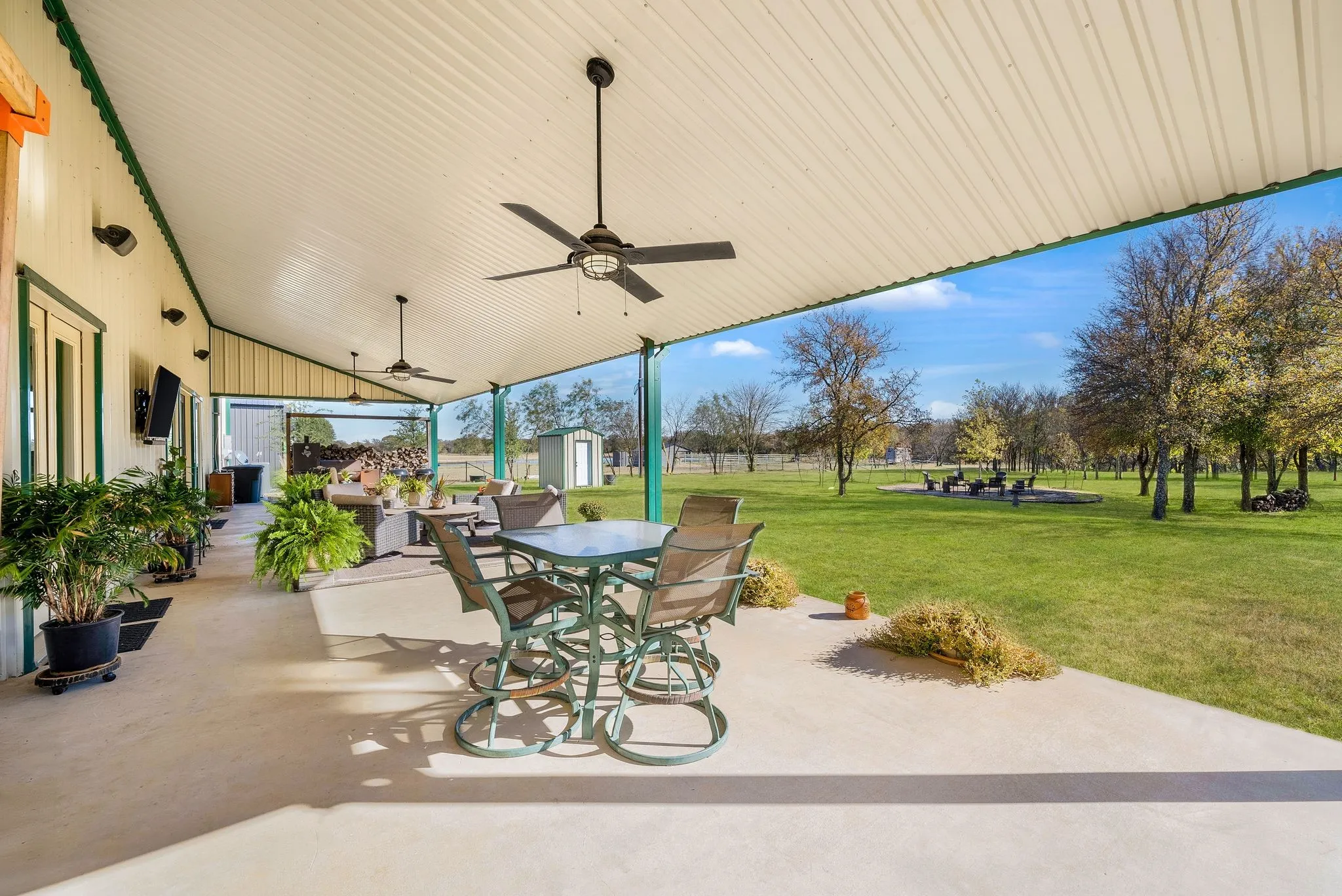 Single Family Residence For Sale in Grayson County , 650 Scoggins Road, Tioga, Texas 76271, 4 Bedroom, 3 Bathroom, 3 Garage spaces, 2,400 Sqft, built in 2016, Preowned, Price $1,299,000, mls#21203886, Real Estate Agent in Tioga, Homes For Sale in Grayson county, Homes For Sale in Tioga, Realtor in Tioga Texas, Real Estate Brokerage Independent Realty Texas, Luminita Cordes Realtor
