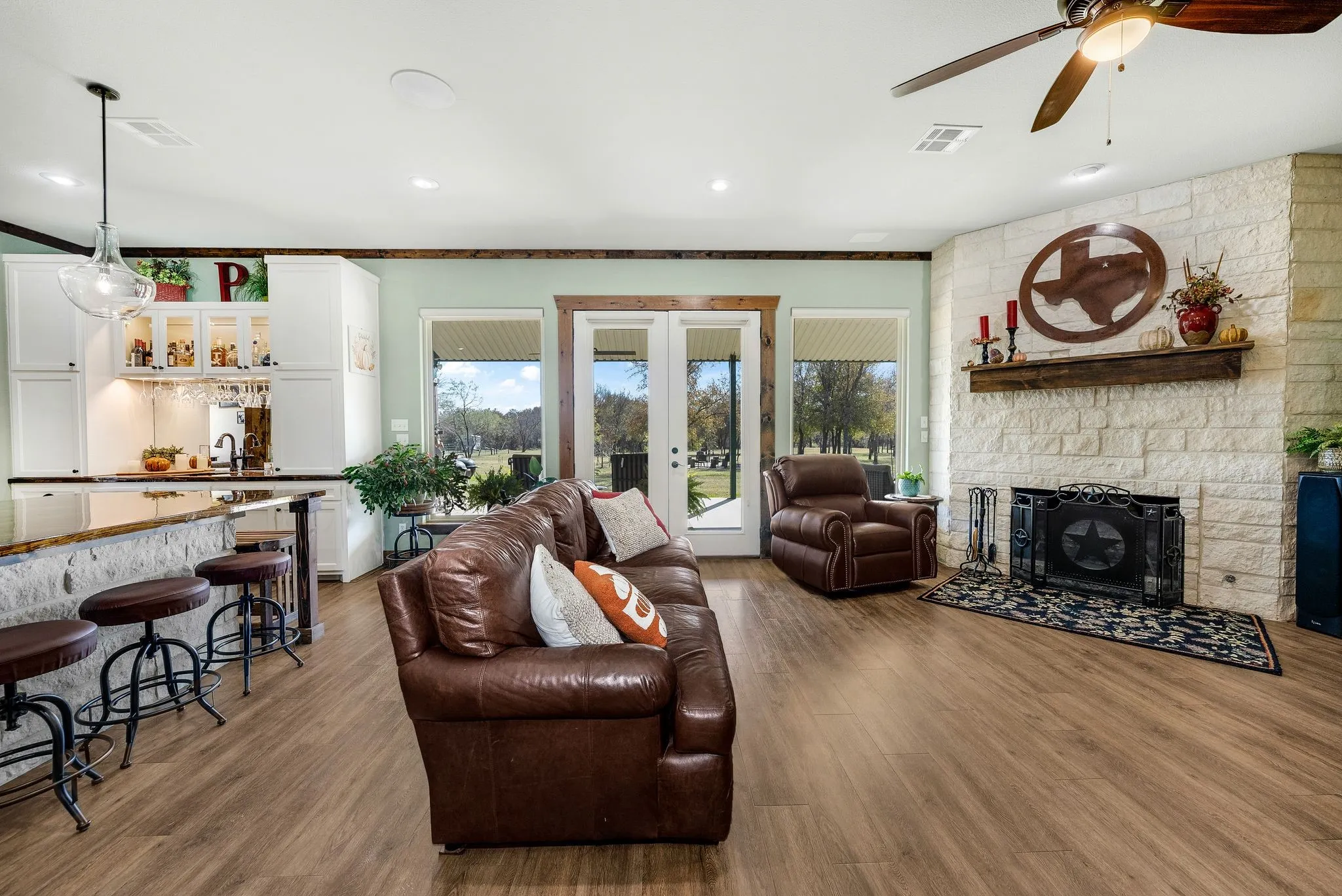 Single Family Residence For Sale in Grayson County , 650 Scoggins Road, Tioga, Texas 76271, 4 Bedroom, 3 Bathroom, 3 Garage spaces, 2,400 Sqft, built in 2016, Preowned, Price $1,299,000, mls#21203886, Real Estate Agent in Tioga, Homes For Sale in Grayson county, Homes For Sale in Tioga, Realtor in Tioga Texas, Real Estate Brokerage Independent Realty Texas, Luminita Cordes Realtor