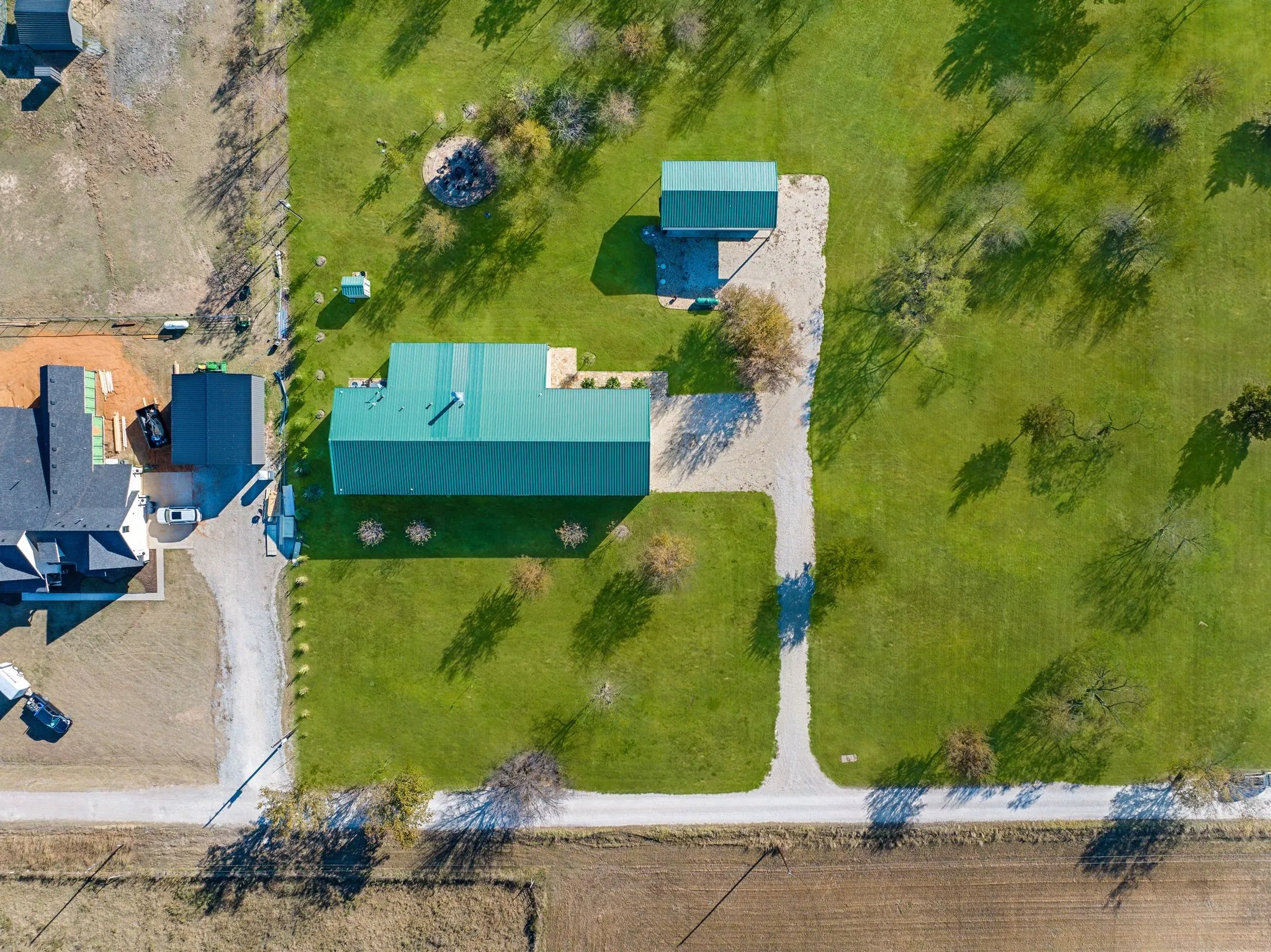 Single Family Residence For Sale in Grayson County , 650 Scoggins Road, Tioga, Texas 76271, 4 Bedroom, 3 Bathroom, 3 Garage spaces, 2,400 Sqft, built in 2016, Preowned, Price $1,299,000, mls#21203886, Real Estate Agent in Tioga, Homes For Sale in Grayson county, Homes For Sale in Tioga, Realtor in Tioga Texas, Real Estate Brokerage Independent Realty Texas, Luminita Cordes Realtor