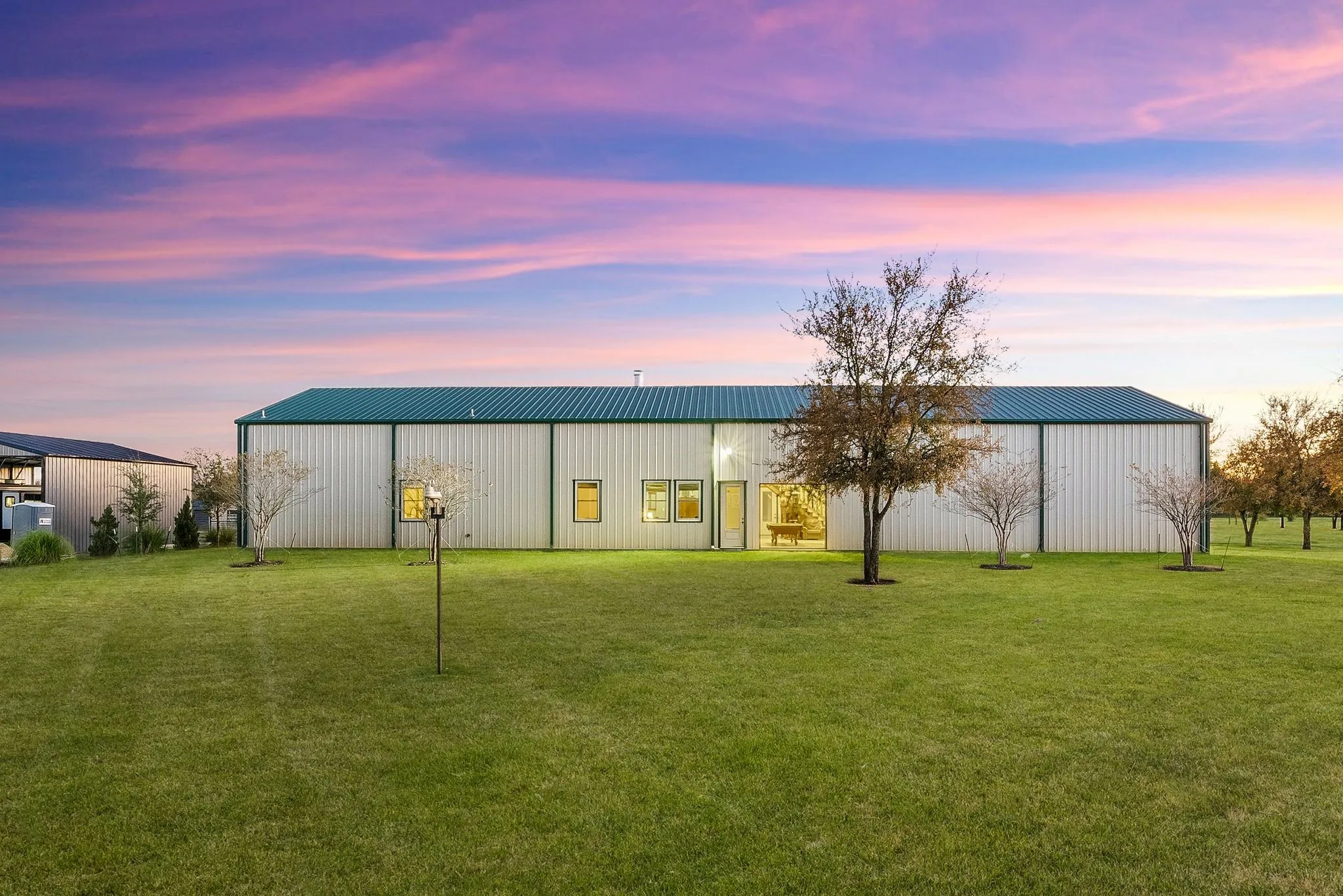 Single Family Residence For Sale in Grayson County , 650 Scoggins Road, Tioga, Texas 76271, 4 Bedroom, 3 Bathroom, 3 Garage spaces, 2,400 Sqft, built in 2016, Preowned, Price $1,299,000, mls#21203886, Real Estate Agent in Tioga, Homes For Sale in Grayson county, Homes For Sale in Tioga, Realtor in Tioga Texas, Real Estate Brokerage Independent Realty Texas, Luminita Cordes Realtor