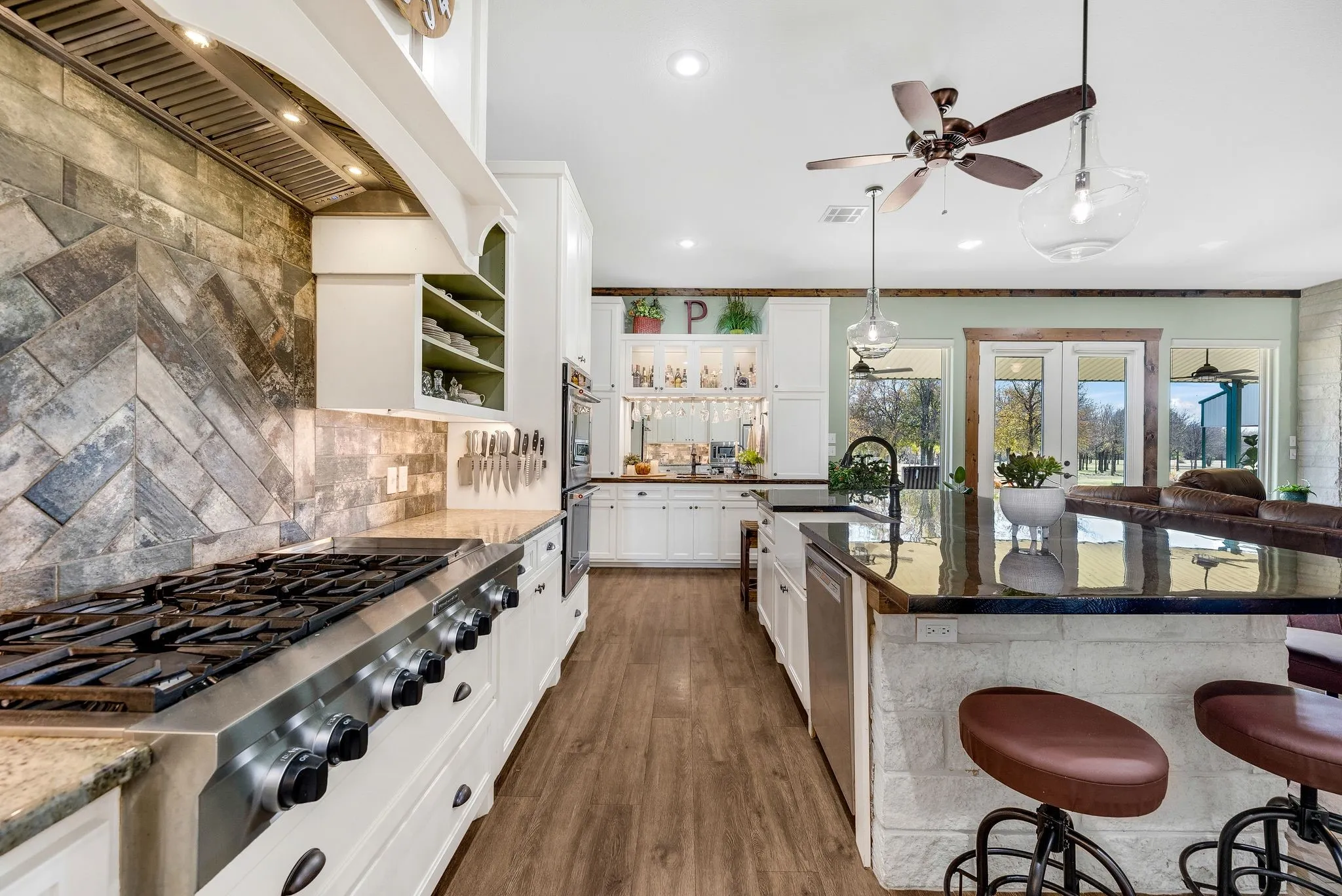 Single Family Residence For Sale in Grayson County , 650 Scoggins Road, Tioga, Texas 76271, 4 Bedroom, 3 Bathroom, 3 Garage spaces, 2,400 Sqft, built in 2016, Preowned, Price $1,299,000, mls#21203886, Real Estate Agent in Tioga, Homes For Sale in Grayson county, Homes For Sale in Tioga, Realtor in Tioga Texas, Real Estate Brokerage Independent Realty Texas, Luminita Cordes Realtor