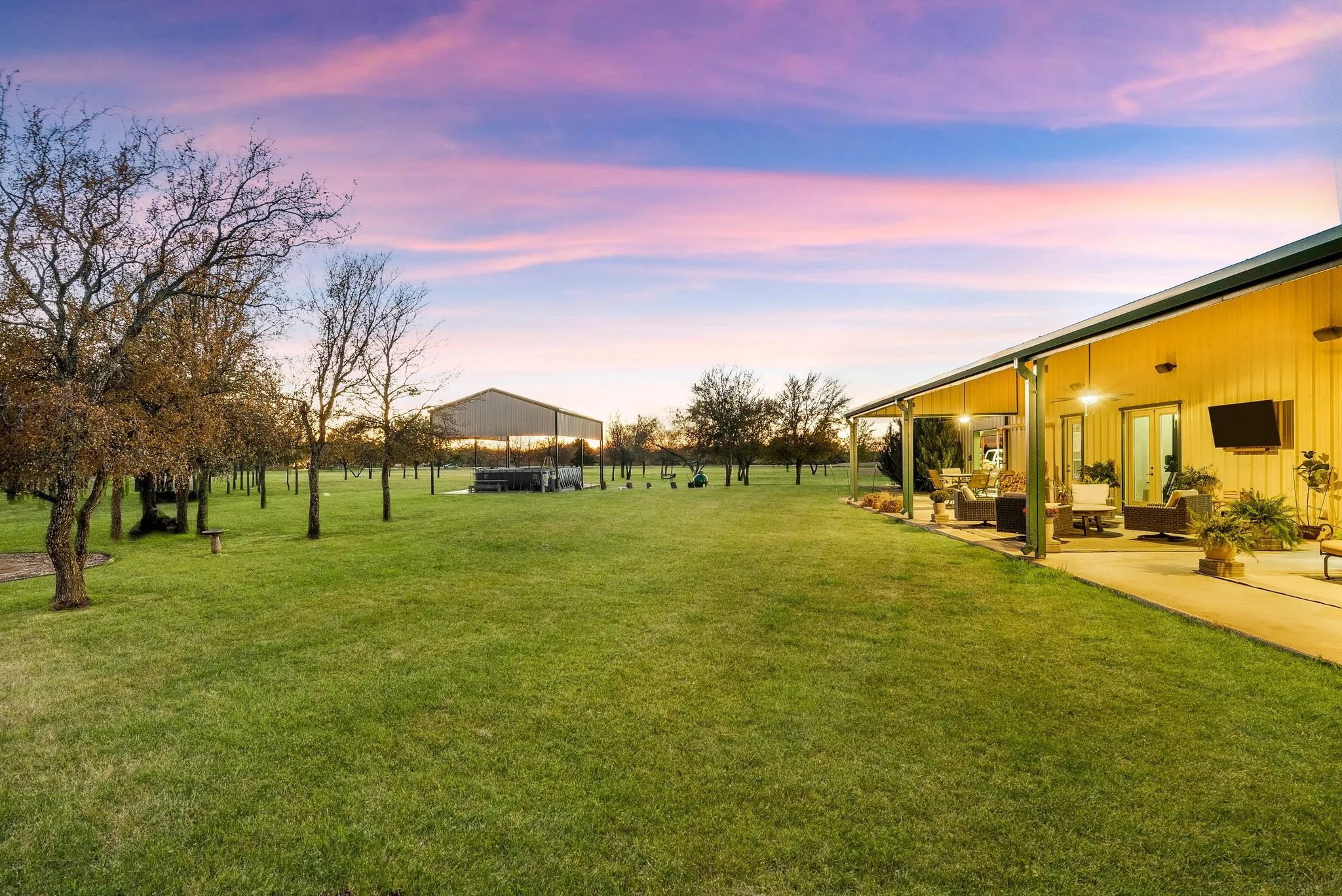 Single Family Residence For Sale in Grayson County , 650 Scoggins Road, Tioga, Texas 76271, 4 Bedroom, 3 Bathroom, 3 Garage spaces, 2,400 Sqft, built in 2016, Preowned, Price $1,299,000, mls#21203886, Real Estate Agent in Tioga, Homes For Sale in Grayson county, Homes For Sale in Tioga, Realtor in Tioga Texas, Real Estate Brokerage Independent Realty Texas, Luminita Cordes Realtor