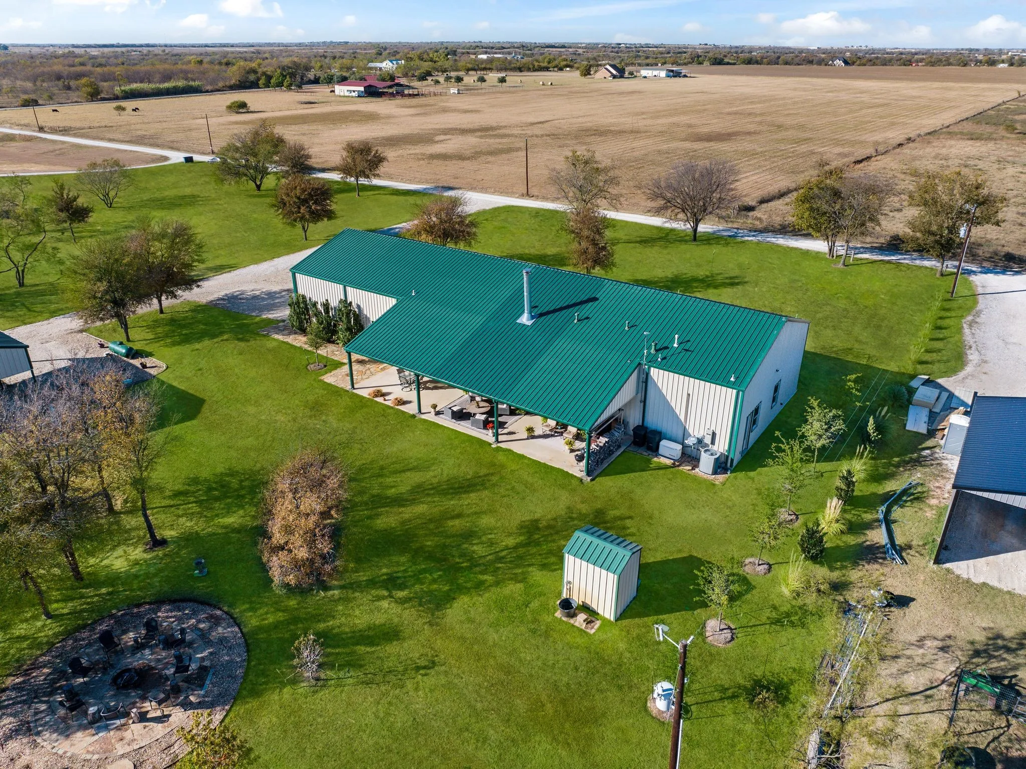 Single Family Residence For Sale in Grayson County , 650 Scoggins Road, Tioga, Texas 76271, 4 Bedroom, 3 Bathroom, 3 Garage spaces, 2,400 Sqft, built in 2016, Preowned, Price $1,299,000, mls#21203886, Real Estate Agent in Tioga, Homes For Sale in Grayson county, Homes For Sale in Tioga, Realtor in Tioga Texas, Real Estate Brokerage Independent Realty Texas, Luminita Cordes Realtor