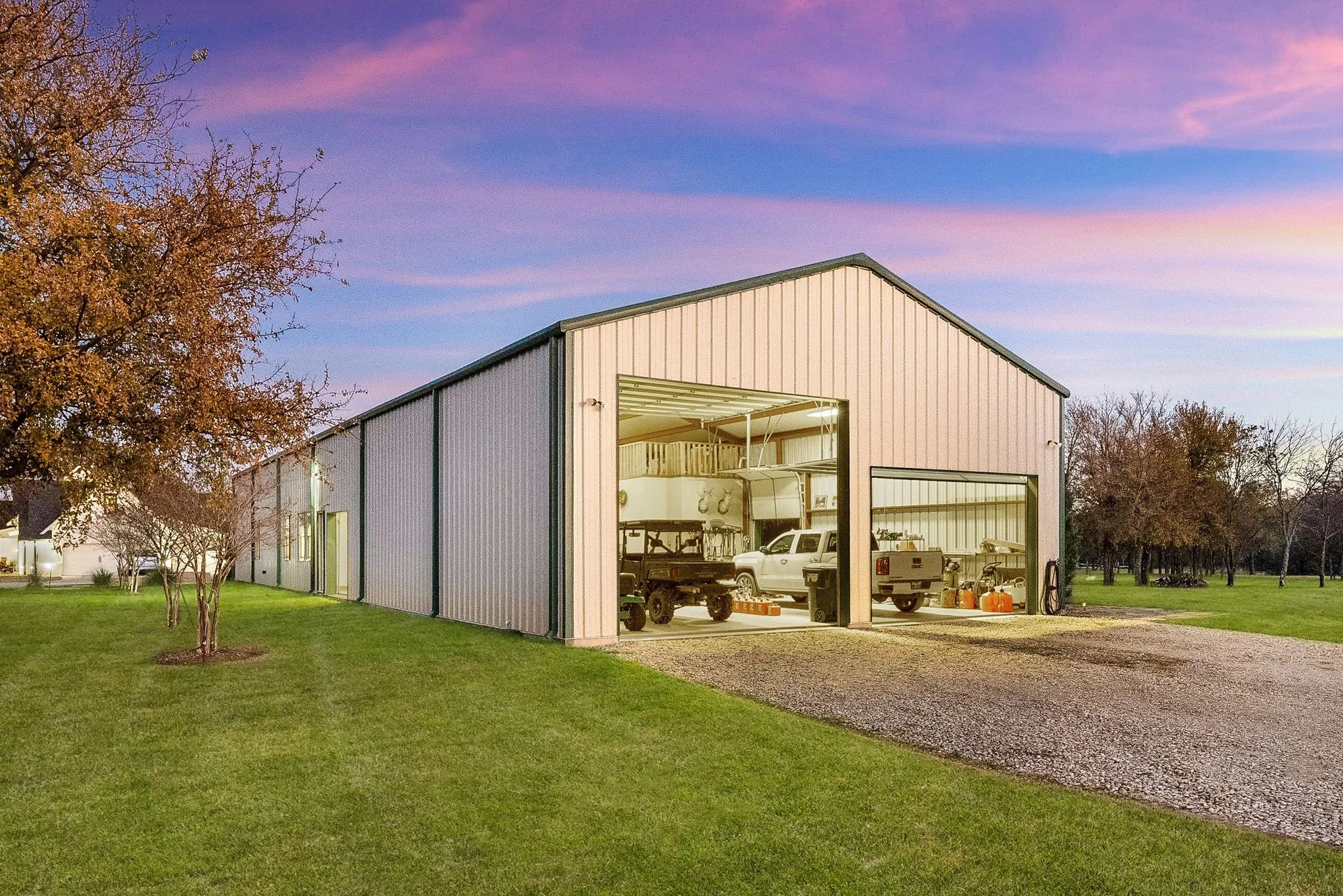 Single Family Residence For Sale in Grayson County , 650 Scoggins Road, Tioga, Texas 76271, 4 Bedroom, 3 Bathroom, 3 Garage spaces, 2,400 Sqft, built in 2016, Preowned, Price $1,299,000, mls#21203886, Real Estate Agent in Tioga, Homes For Sale in Grayson county, Homes For Sale in Tioga, Realtor in Tioga Texas, Real Estate Brokerage Independent Realty Texas, Luminita Cordes Realtor