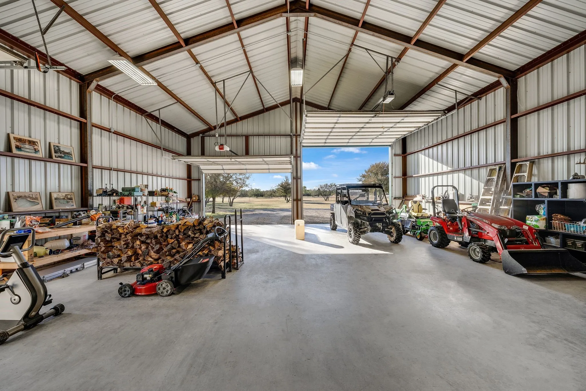 Single Family Residence For Sale in Grayson County , 650 Scoggins Road, Tioga, Texas 76271, 4 Bedroom, 3 Bathroom, 3 Garage spaces, 2,400 Sqft, built in 2016, Preowned, Price $1,299,000, mls#21203886, Real Estate Agent in Tioga, Homes For Sale in Grayson county, Homes For Sale in Tioga, Realtor in Tioga Texas, Real Estate Brokerage Independent Realty Texas, Luminita Cordes Realtor