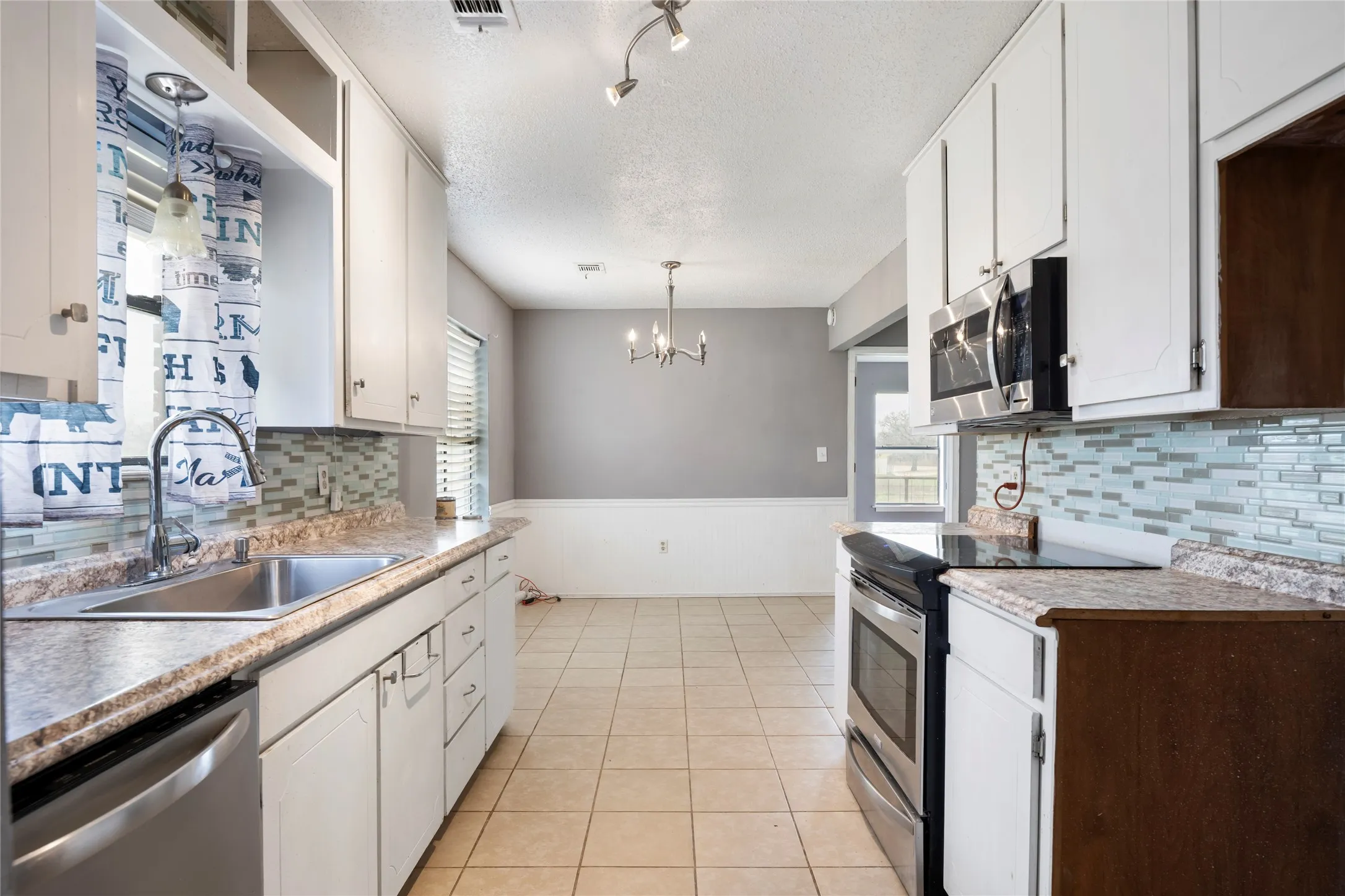 Single Family Residence For Sale in Hill County , 1106 Hcr 1414, Covington, Texas 76636, 4 Bedroom, 2 Bathroom, Garage spaces, 1,432 Sqft, built in 1985, mls#21207773, Real Estate Agent in Covington, Homes For Sale in Hill county, Homes For Sale in Covington, Realtor in Covington Texas, Real Estate Brokerage Independent Realty Texas, Luminita Cordes Realtor
