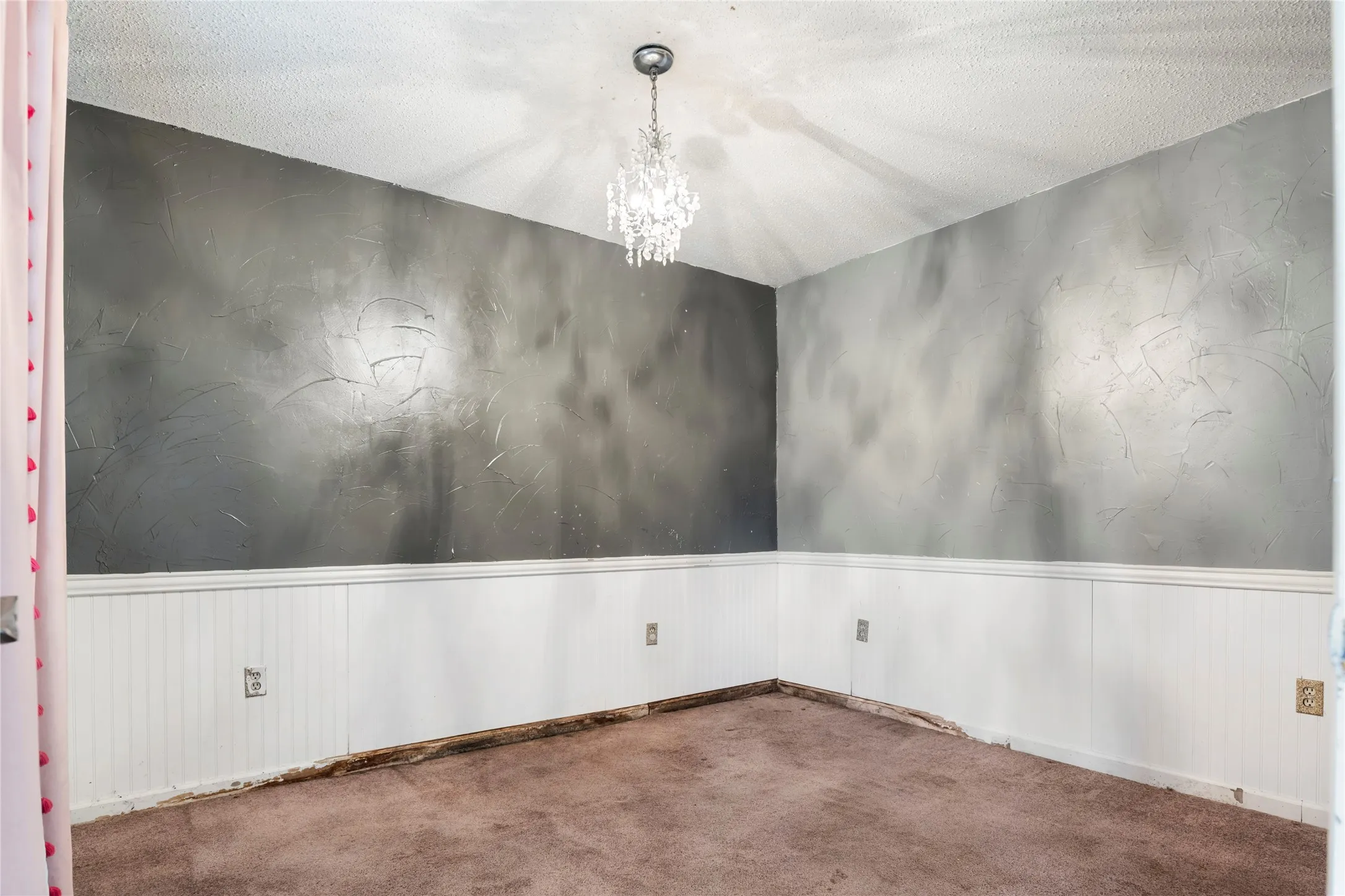 Single Family Residence For Sale in Hill County , 1106 Hcr 1414, Covington, Texas 76636, 4 Bedroom, 2 Bathroom, Garage spaces, 1,432 Sqft, built in 1985, mls#21207773, Real Estate Agent in Covington, Homes For Sale in Hill county, Homes For Sale in Covington, Realtor in Covington Texas, Real Estate Brokerage Independent Realty Texas, Luminita Cordes Realtor
