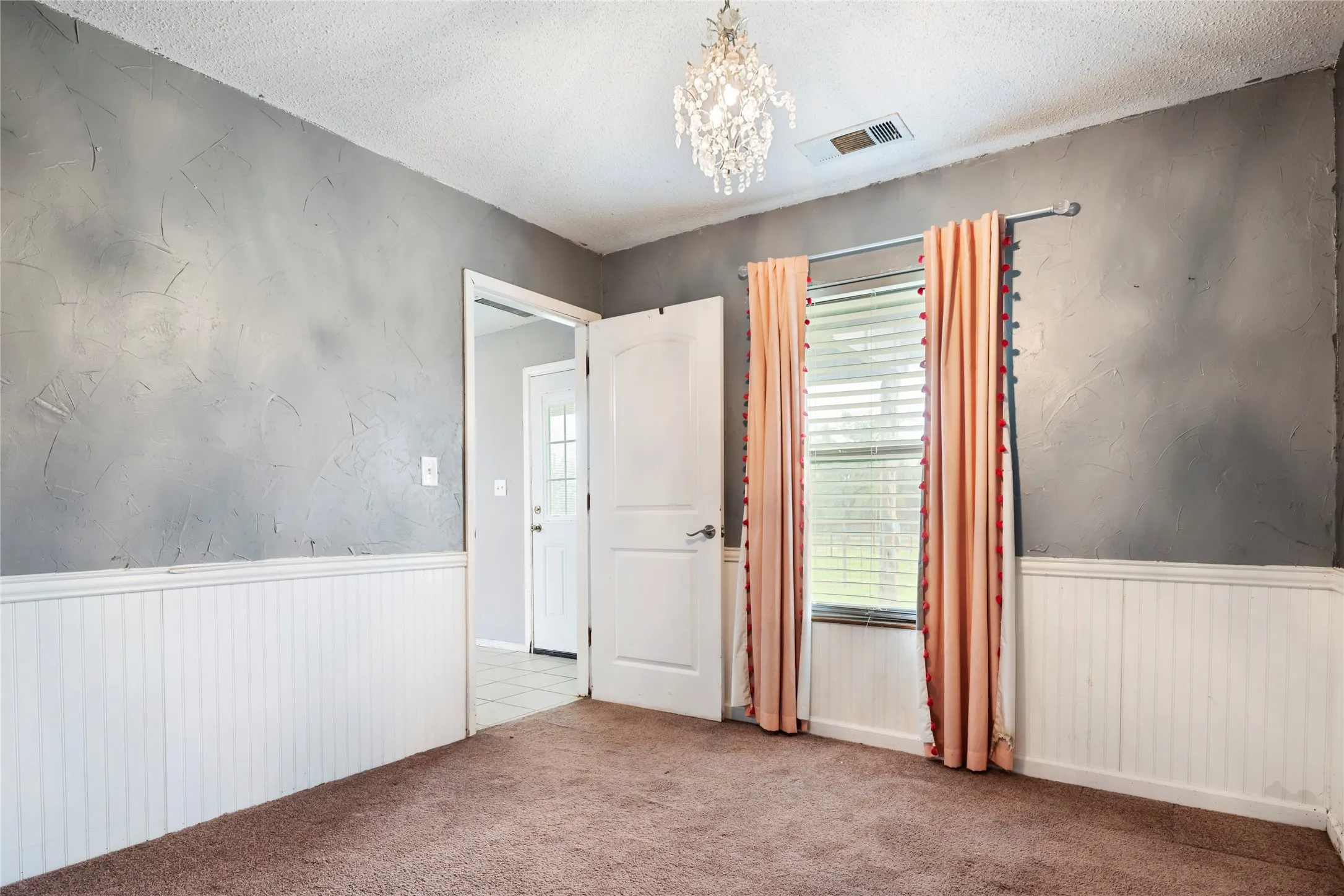 Single Family Residence For Sale in Hill County , 1106 Hcr 1414, Covington, Texas 76636, 4 Bedroom, 2 Bathroom, Garage spaces, 1,432 Sqft, built in 1985, mls#21207773, Real Estate Agent in Covington, Homes For Sale in Hill county, Homes For Sale in Covington, Realtor in Covington Texas, Real Estate Brokerage Independent Realty Texas, Luminita Cordes Realtor