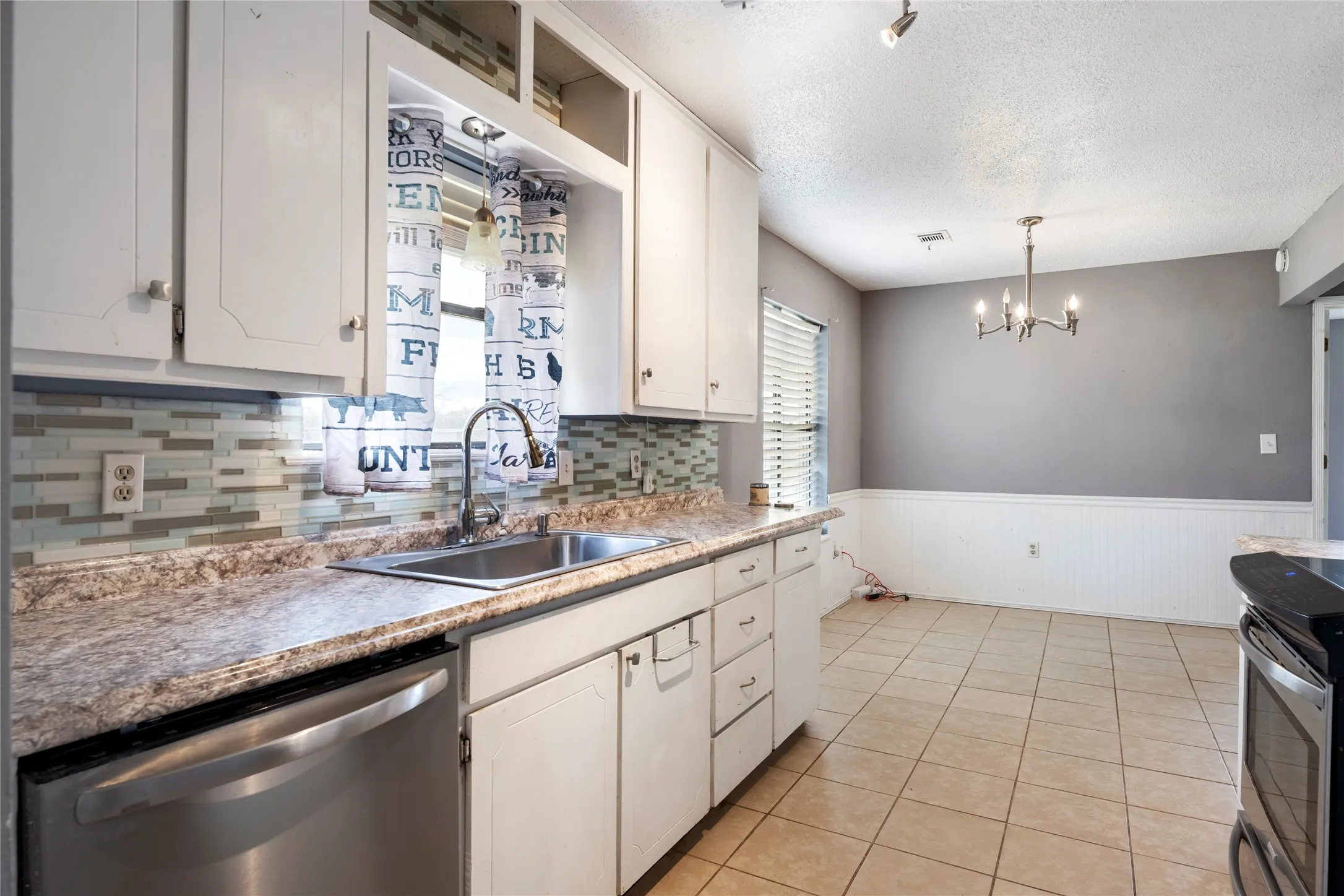 Single Family Residence For Sale in Hill County , 1106 Hcr 1414, Covington, Texas 76636, 4 Bedroom, 2 Bathroom, Garage spaces, 1,432 Sqft, built in 1985, mls#21207773, Real Estate Agent in Covington, Homes For Sale in Hill county, Homes For Sale in Covington, Realtor in Covington Texas, Real Estate Brokerage Independent Realty Texas, Luminita Cordes Realtor