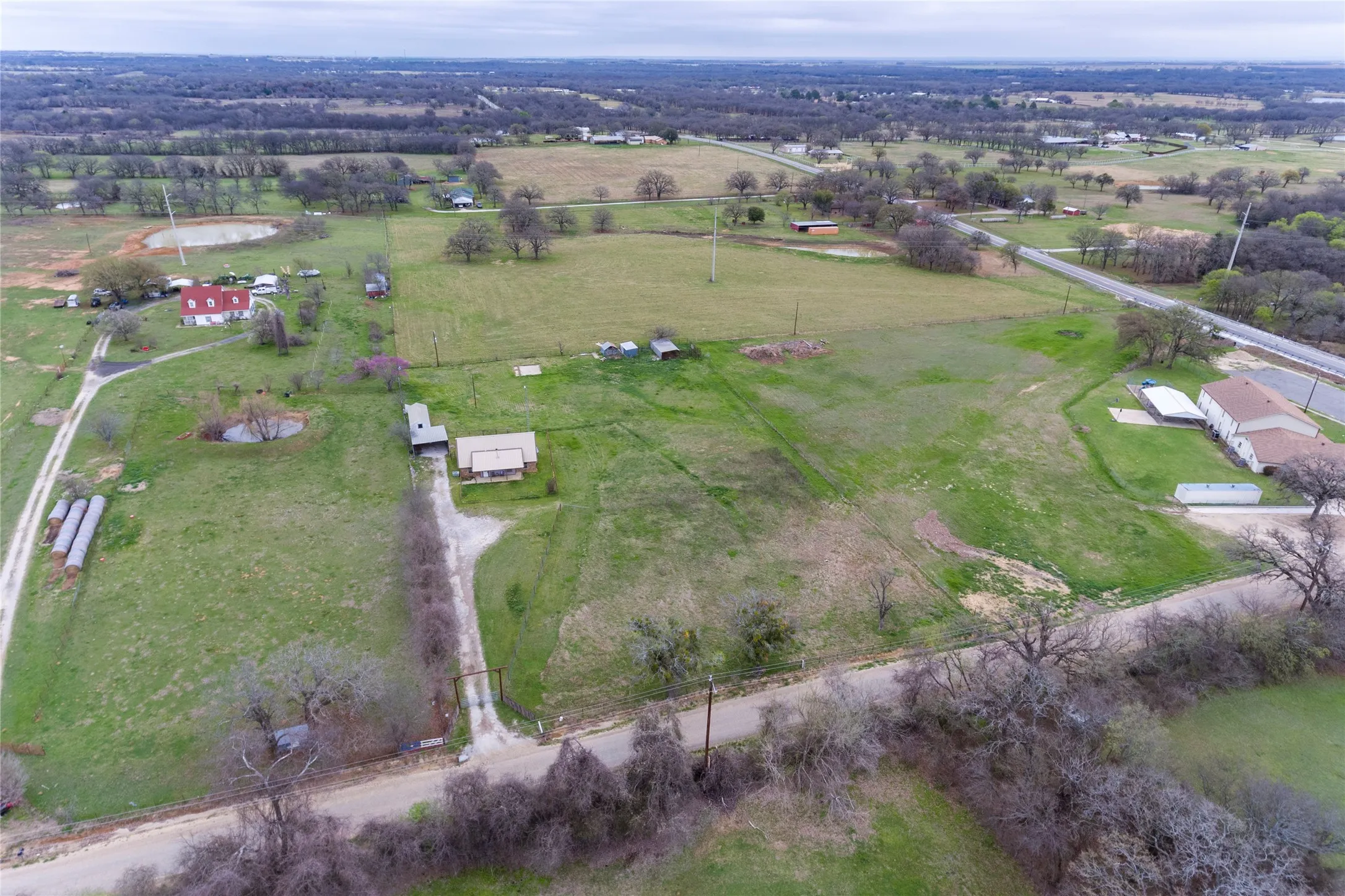 Single Family Residence For Sale in Hill County , 1106 Hcr 1414, Covington, Texas 76636, 4 Bedroom, 2 Bathroom, Garage spaces, 1,432 Sqft, built in 1985, mls#21207773, Real Estate Agent in Covington, Homes For Sale in Hill county, Homes For Sale in Covington, Realtor in Covington Texas, Real Estate Brokerage Independent Realty Texas, Luminita Cordes Realtor