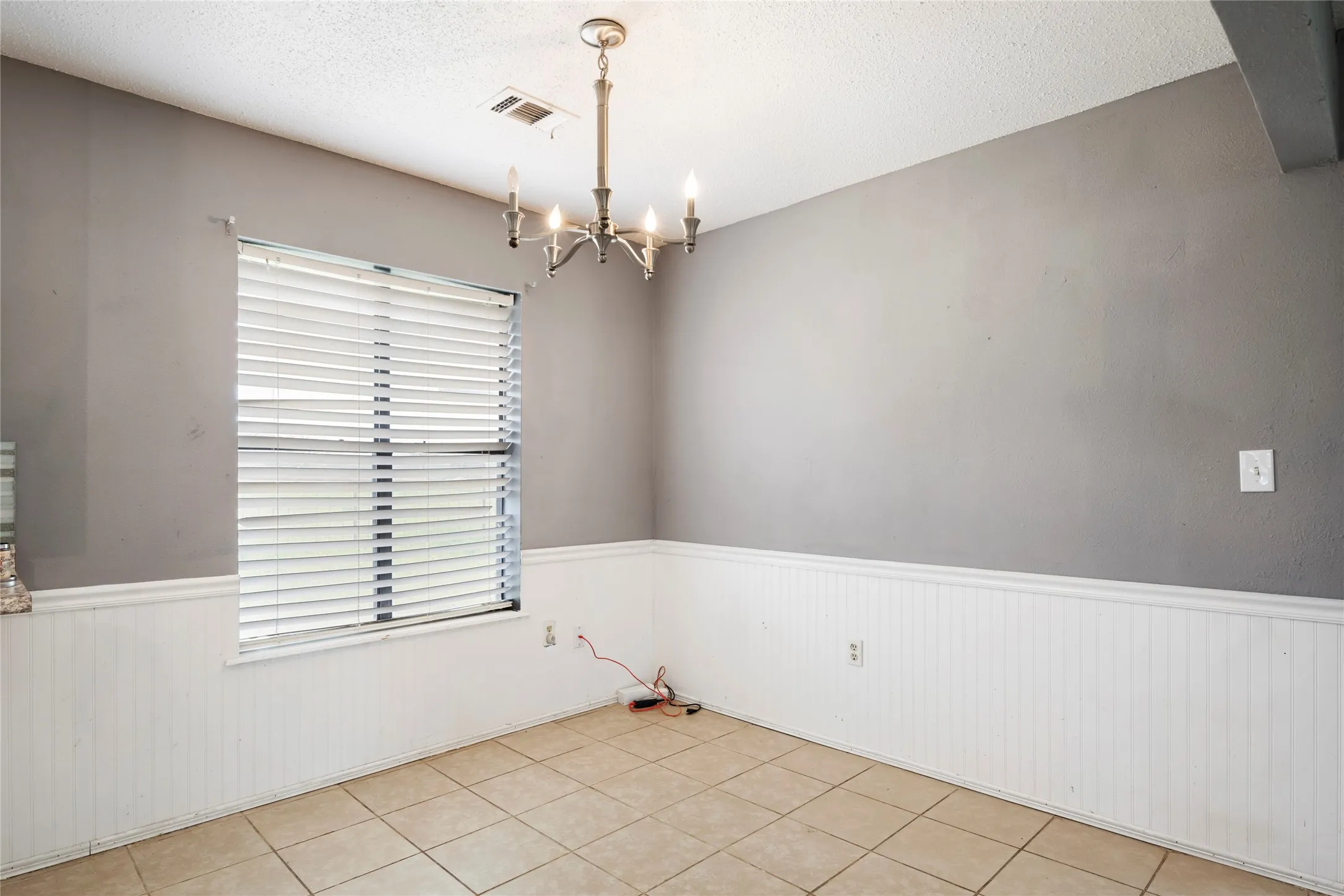 Single Family Residence For Sale in Hill County , 1106 Hcr 1414, Covington, Texas 76636, 4 Bedroom, 2 Bathroom, Garage spaces, 1,432 Sqft, built in 1985, mls#21207773, Real Estate Agent in Covington, Homes For Sale in Hill county, Homes For Sale in Covington, Realtor in Covington Texas, Real Estate Brokerage Independent Realty Texas, Luminita Cordes Realtor
