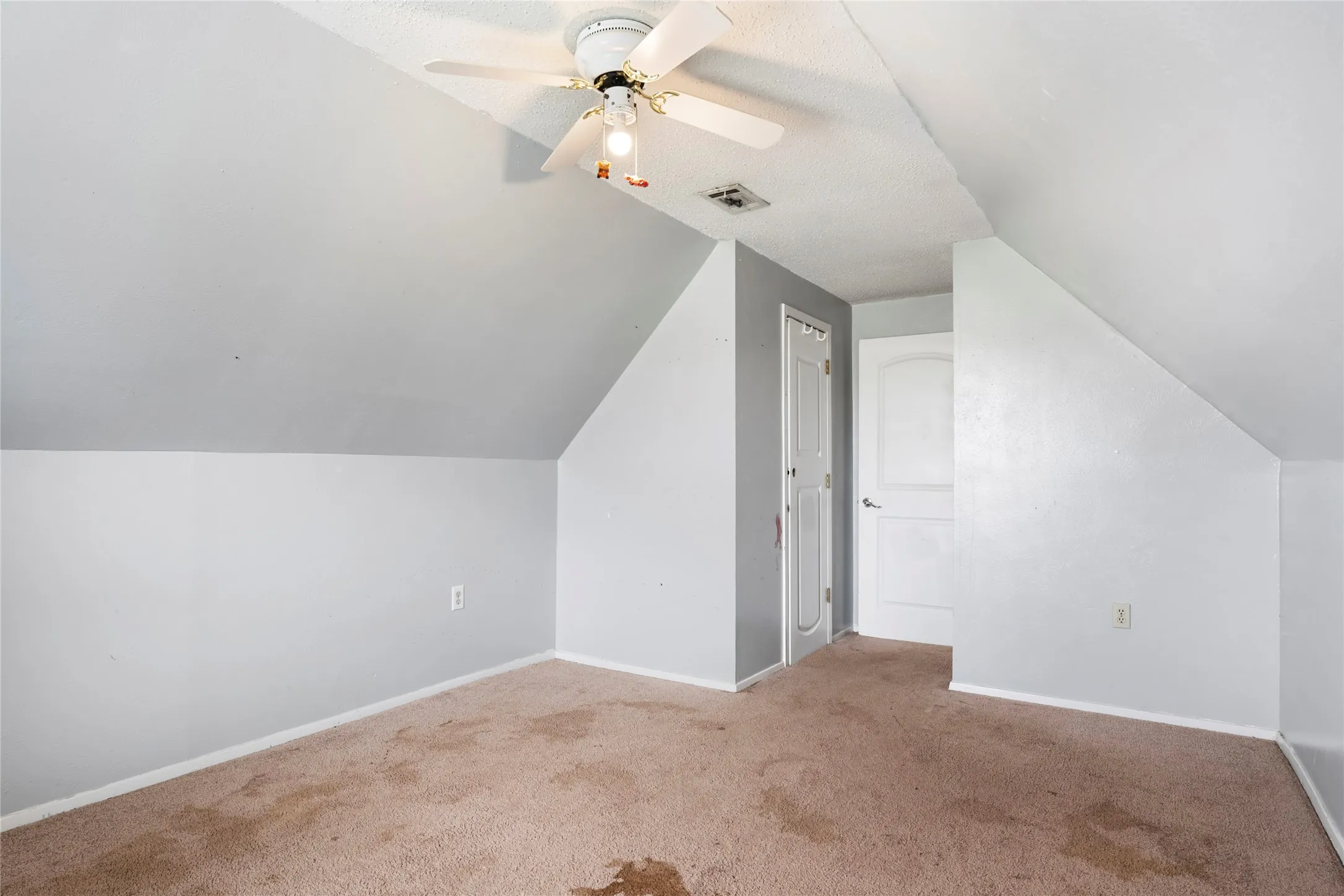 Single Family Residence For Sale in Hill County , 1106 Hcr 1414, Covington, Texas 76636, 4 Bedroom, 2 Bathroom, Garage spaces, 1,432 Sqft, built in 1985, mls#21207773, Real Estate Agent in Covington, Homes For Sale in Hill county, Homes For Sale in Covington, Realtor in Covington Texas, Real Estate Brokerage Independent Realty Texas, Luminita Cordes Realtor