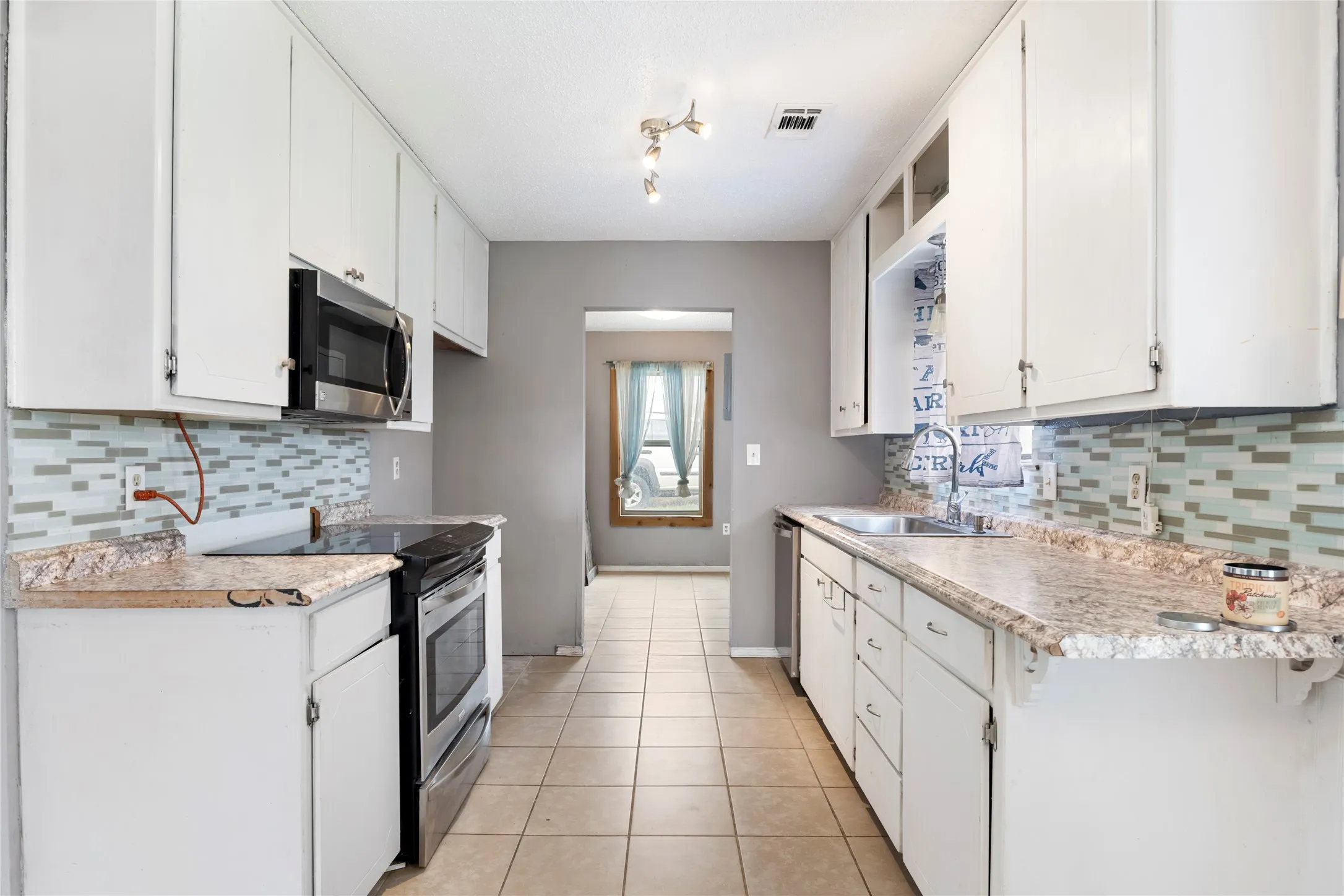 Single Family Residence For Sale in Hill County , 1106 Hcr 1414, Covington, Texas 76636, 4 Bedroom, 2 Bathroom, Garage spaces, 1,432 Sqft, built in 1985, mls#21207773, Real Estate Agent in Covington, Homes For Sale in Hill county, Homes For Sale in Covington, Realtor in Covington Texas, Real Estate Brokerage Independent Realty Texas, Luminita Cordes Realtor