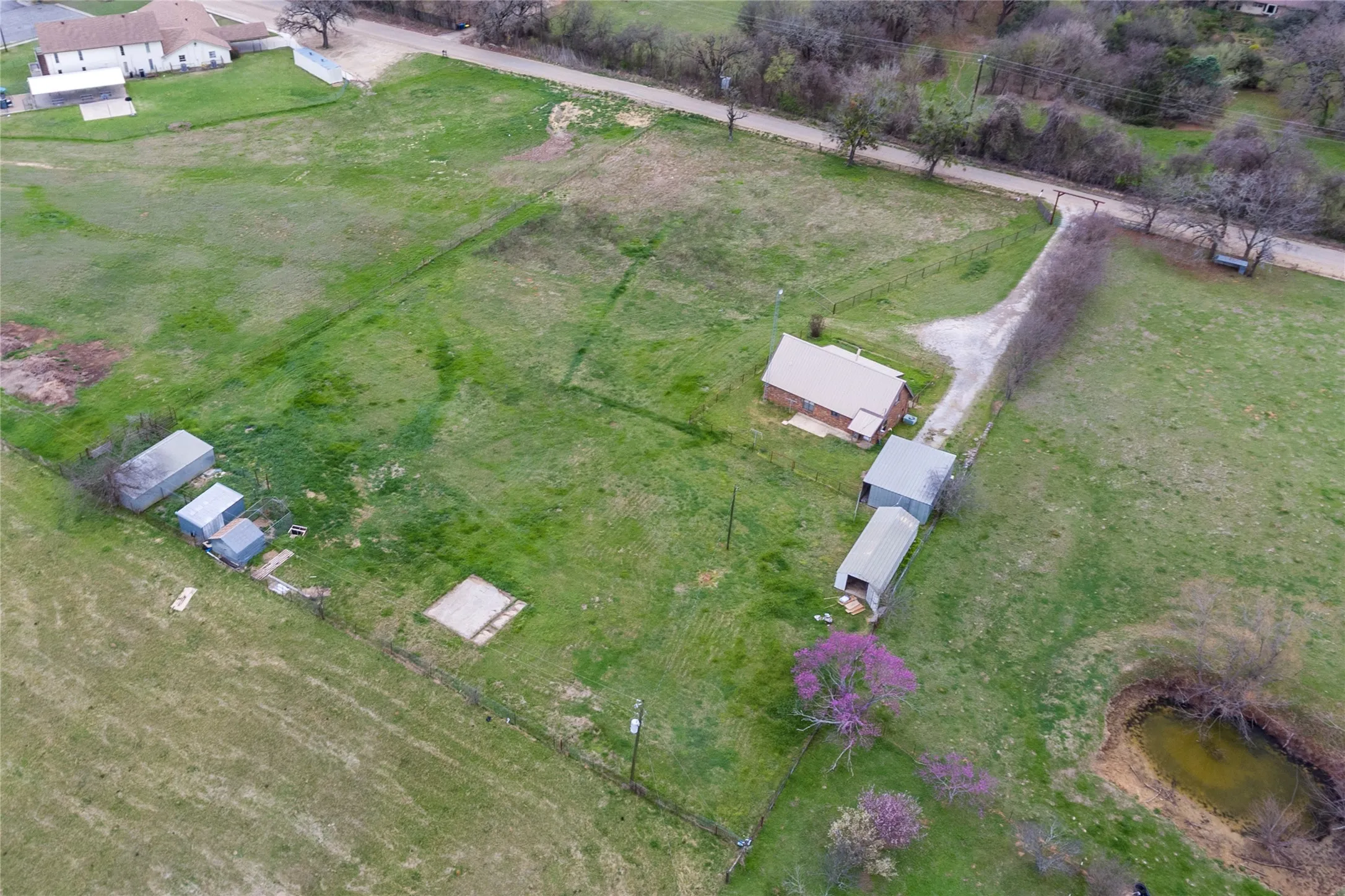 Single Family Residence For Sale in Hill County , 1106 Hcr 1414, Covington, Texas 76636, 4 Bedroom, 2 Bathroom, Garage spaces, 1,432 Sqft, built in 1985, mls#21207773, Real Estate Agent in Covington, Homes For Sale in Hill county, Homes For Sale in Covington, Realtor in Covington Texas, Real Estate Brokerage Independent Realty Texas, Luminita Cordes Realtor