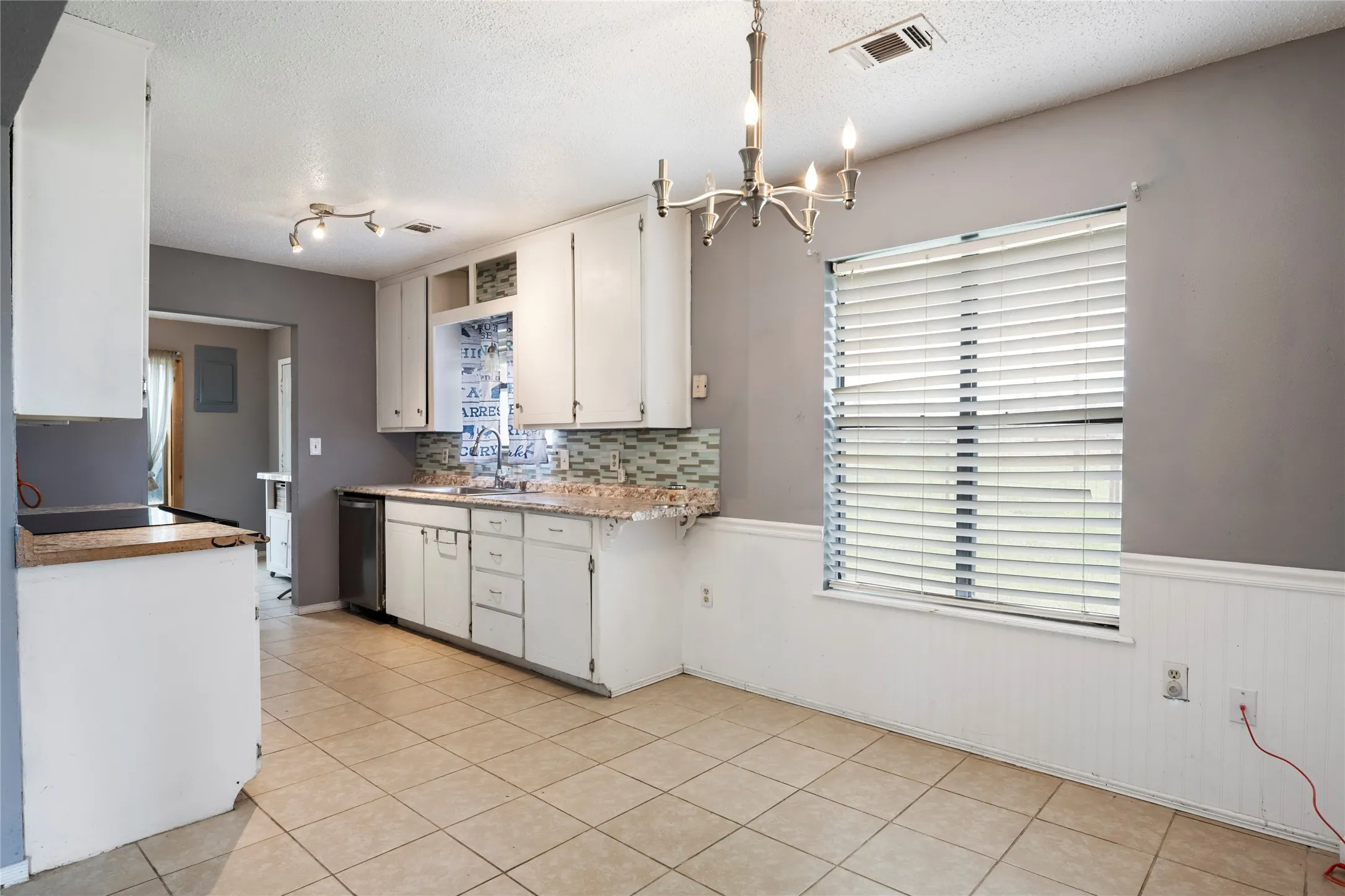 Single Family Residence For Sale in Hill County , 1106 Hcr 1414, Covington, Texas 76636, 4 Bedroom, 2 Bathroom, Garage spaces, 1,432 Sqft, built in 1985, mls#21207773, Real Estate Agent in Covington, Homes For Sale in Hill county, Homes For Sale in Covington, Realtor in Covington Texas, Real Estate Brokerage Independent Realty Texas, Luminita Cordes Realtor