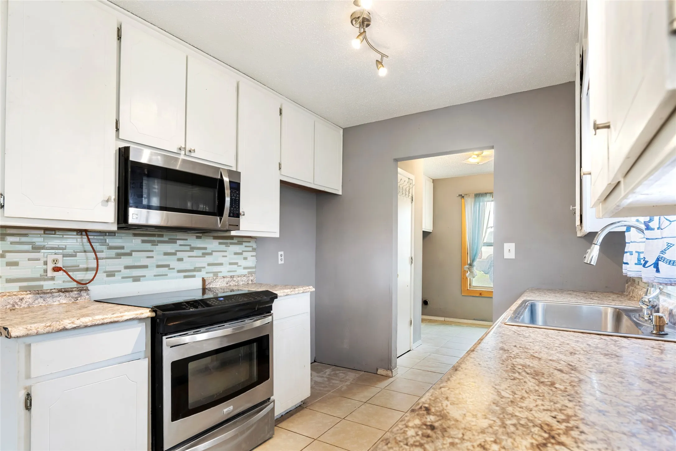 Single Family Residence For Sale in Hill County , 1106 Hcr 1414, Covington, Texas 76636, 4 Bedroom, 2 Bathroom, Garage spaces, 1,432 Sqft, built in 1985, mls#21207773, Real Estate Agent in Covington, Homes For Sale in Hill county, Homes For Sale in Covington, Realtor in Covington Texas, Real Estate Brokerage Independent Realty Texas, Luminita Cordes Realtor
