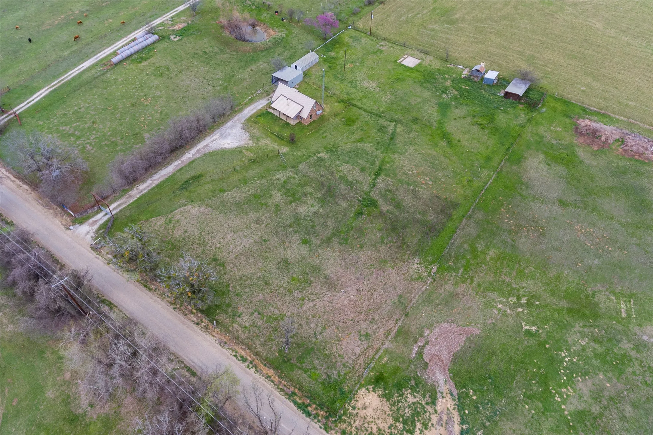 Single Family Residence For Sale in Hill County , 1106 Hcr 1414, Covington, Texas 76636, 4 Bedroom, 2 Bathroom, Garage spaces, 1,432 Sqft, built in 1985, mls#21207773, Real Estate Agent in Covington, Homes For Sale in Hill county, Homes For Sale in Covington, Realtor in Covington Texas, Real Estate Brokerage Independent Realty Texas, Luminita Cordes Realtor