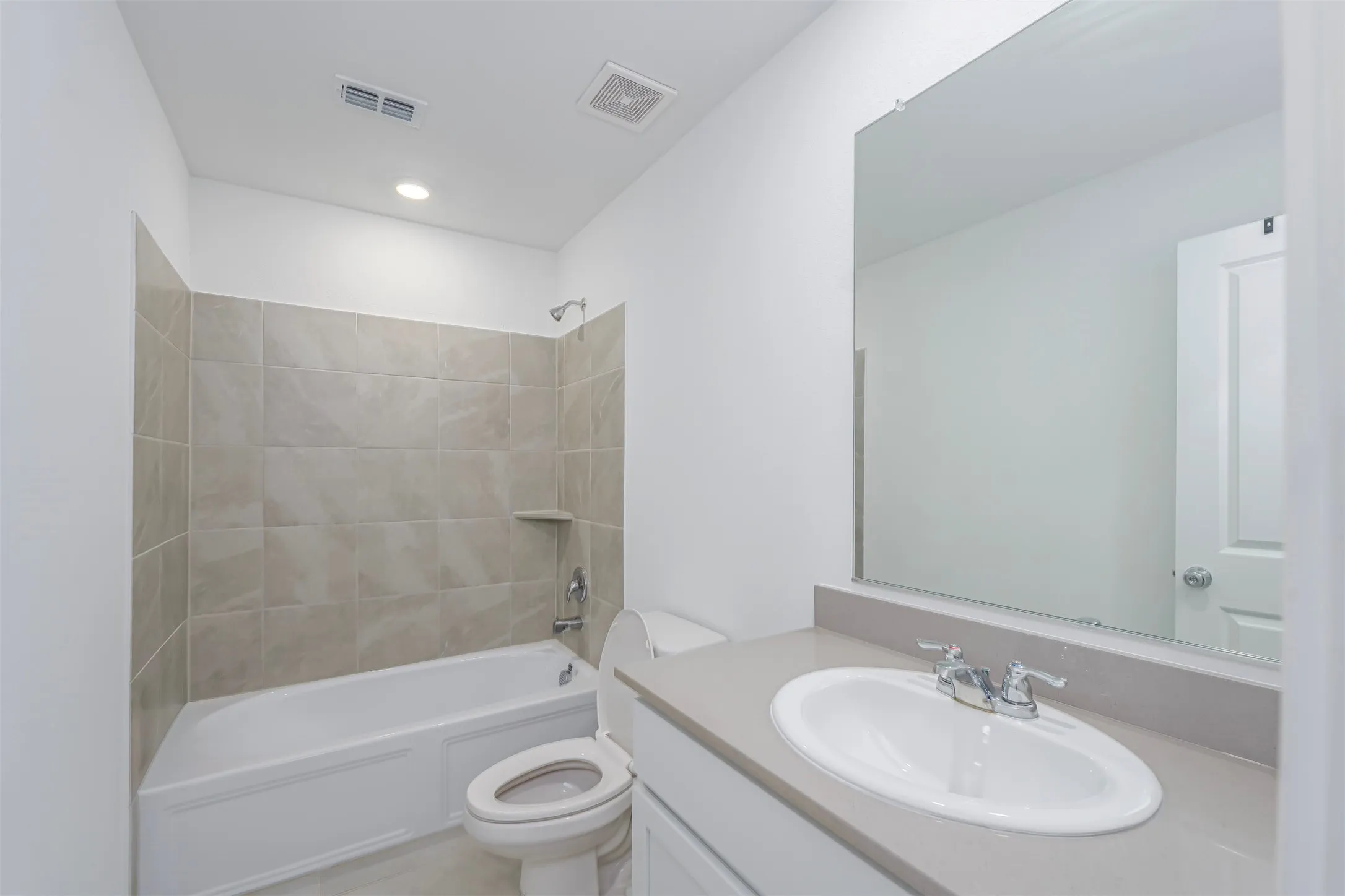 Condominium For Sale in Tarrant County , 8741 Cottage Creek Drive, Fort Worth, Texas 76123, 2 Bedroom, 2 Bathroom, Garage spaces, 760 Sqft, built in 2023, Preowned, mls#21208748, Real Estate Agent in Fort Worth, Homes For Sale in Tarrant county, Homes For Sale in Fort Worth, Realtor in Fort Worth Texas, Real Estate Brokerage Independent Realty Texas, Luminita Cordes Realtor