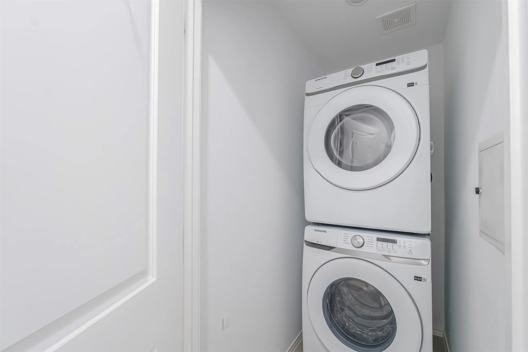 Condominium For Sale in Tarrant County , 8741 Cottage Creek Drive, Fort Worth, Texas 76123, 2 Bedroom, 2 Bathroom, Garage spaces, 760 Sqft, built in 2023, Preowned, mls#21208748, Real Estate Agent in Fort Worth, Homes For Sale in Tarrant county, Homes For Sale in Fort Worth, Realtor in Fort Worth Texas, Real Estate Brokerage Independent Realty Texas, Luminita Cordes Realtor