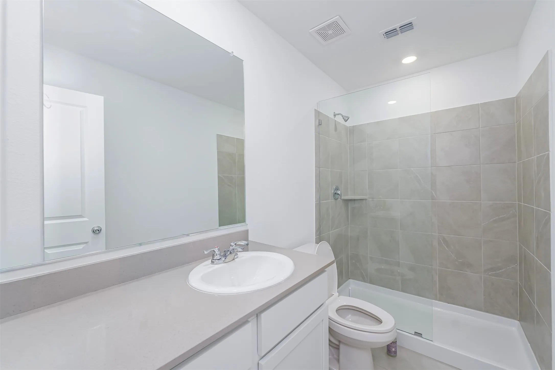 Condominium For Sale in Tarrant County , 8741 Cottage Creek Drive, Fort Worth, Texas 76123, 2 Bedroom, 2 Bathroom, Garage spaces, 760 Sqft, built in 2023, Preowned, mls#21208748, Real Estate Agent in Fort Worth, Homes For Sale in Tarrant county, Homes For Sale in Fort Worth, Realtor in Fort Worth Texas, Real Estate Brokerage Independent Realty Texas, Luminita Cordes Realtor