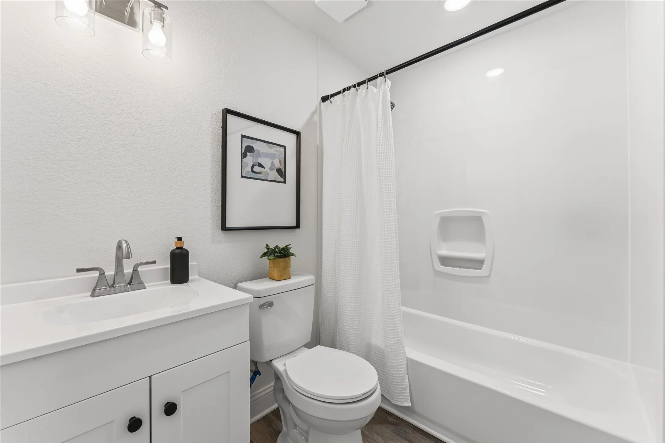 Single Family Residence For Sale in Mc Lennan County , 815 Garrison Street, Waco, Texas 76704, 3 Bedroom, 2 Bathroom, Garage spaces, 1,117 Sqft, built in 1933, Preowned, mls#21208534, Real Estate Agent in Waco, Homes For Sale in Mc Lennan county, Homes For Sale in Waco, Realtor in Waco Texas, Real Estate Brokerage Independent Realty Texas, Luminita Cordes Realtor