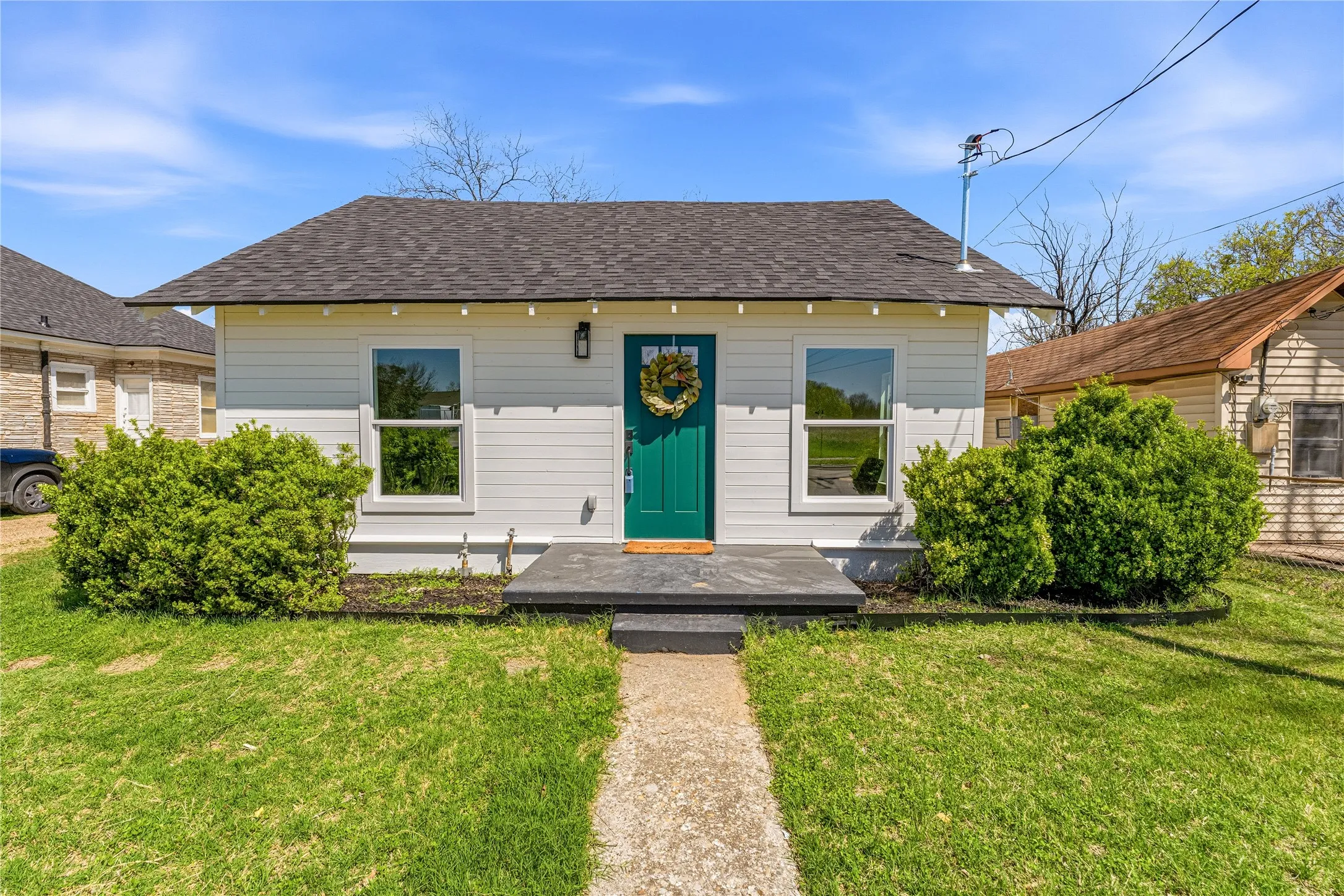 Single Family Residence For Sale in Mc Lennan County , 815 Garrison Street, Waco, Texas 76704, 3 Bedroom, 2 Bathroom, Garage spaces, 1,117 Sqft, built in 1933, Preowned, mls#21208534, Real Estate Agent in Waco, Homes For Sale in Mc Lennan county, Homes For Sale in Waco, Realtor in Waco Texas, Real Estate Brokerage Independent Realty Texas, Luminita Cordes Realtor