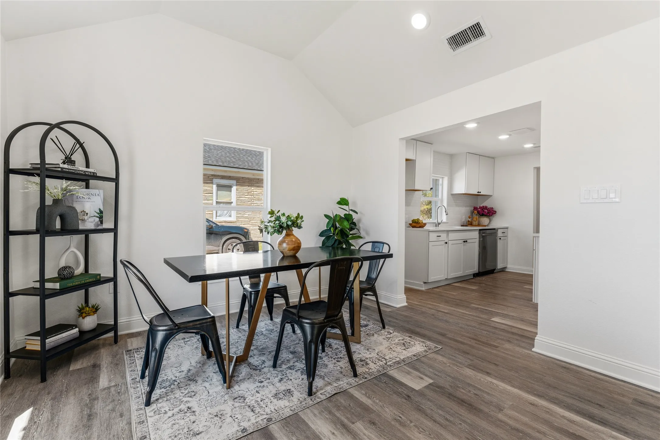 Single Family Residence For Sale in Mc Lennan County , 815 Garrison Street, Waco, Texas 76704, 3 Bedroom, 2 Bathroom, Garage spaces, 1,117 Sqft, built in 1933, Preowned, mls#21208534, Real Estate Agent in Waco, Homes For Sale in Mc Lennan county, Homes For Sale in Waco, Realtor in Waco Texas, Real Estate Brokerage Independent Realty Texas, Luminita Cordes Realtor