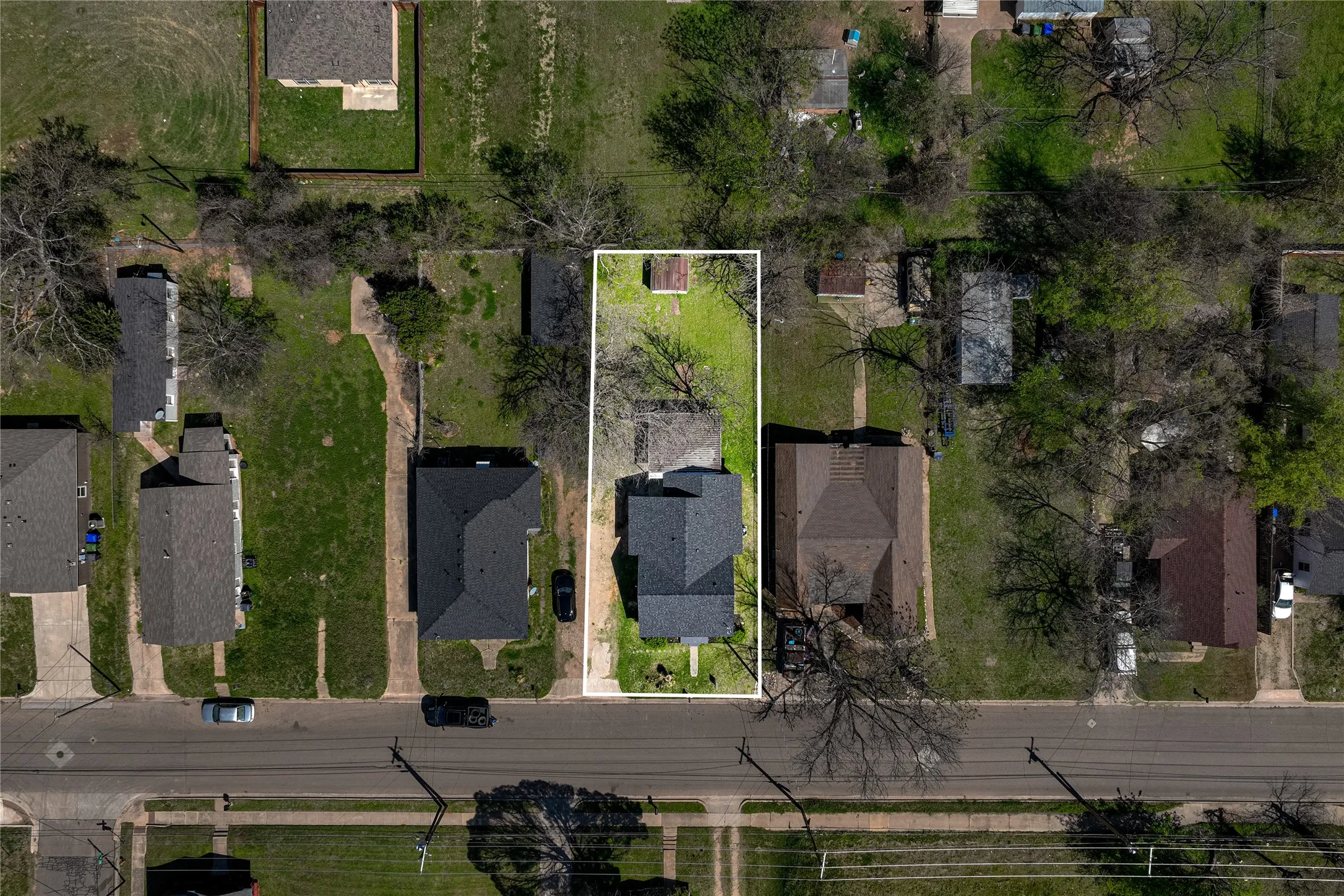 Single Family Residence For Sale in Mc Lennan County , 815 Garrison Street, Waco, Texas 76704, 3 Bedroom, 2 Bathroom, Garage spaces, 1,117 Sqft, built in 1933, Preowned, mls#21208534, Real Estate Agent in Waco, Homes For Sale in Mc Lennan county, Homes For Sale in Waco, Realtor in Waco Texas, Real Estate Brokerage Independent Realty Texas, Luminita Cordes Realtor